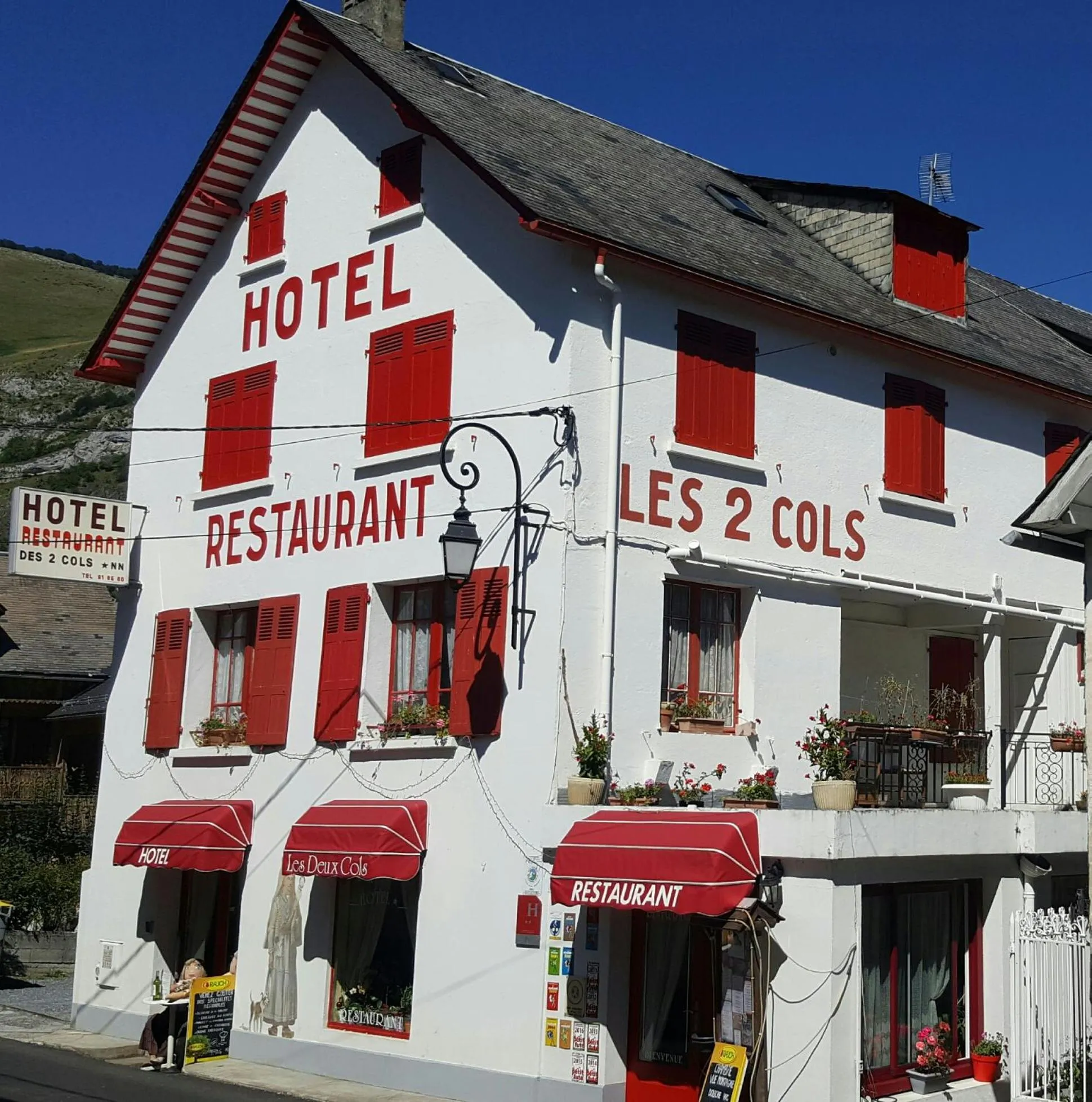 Property building in Hôtel les Deux Cols