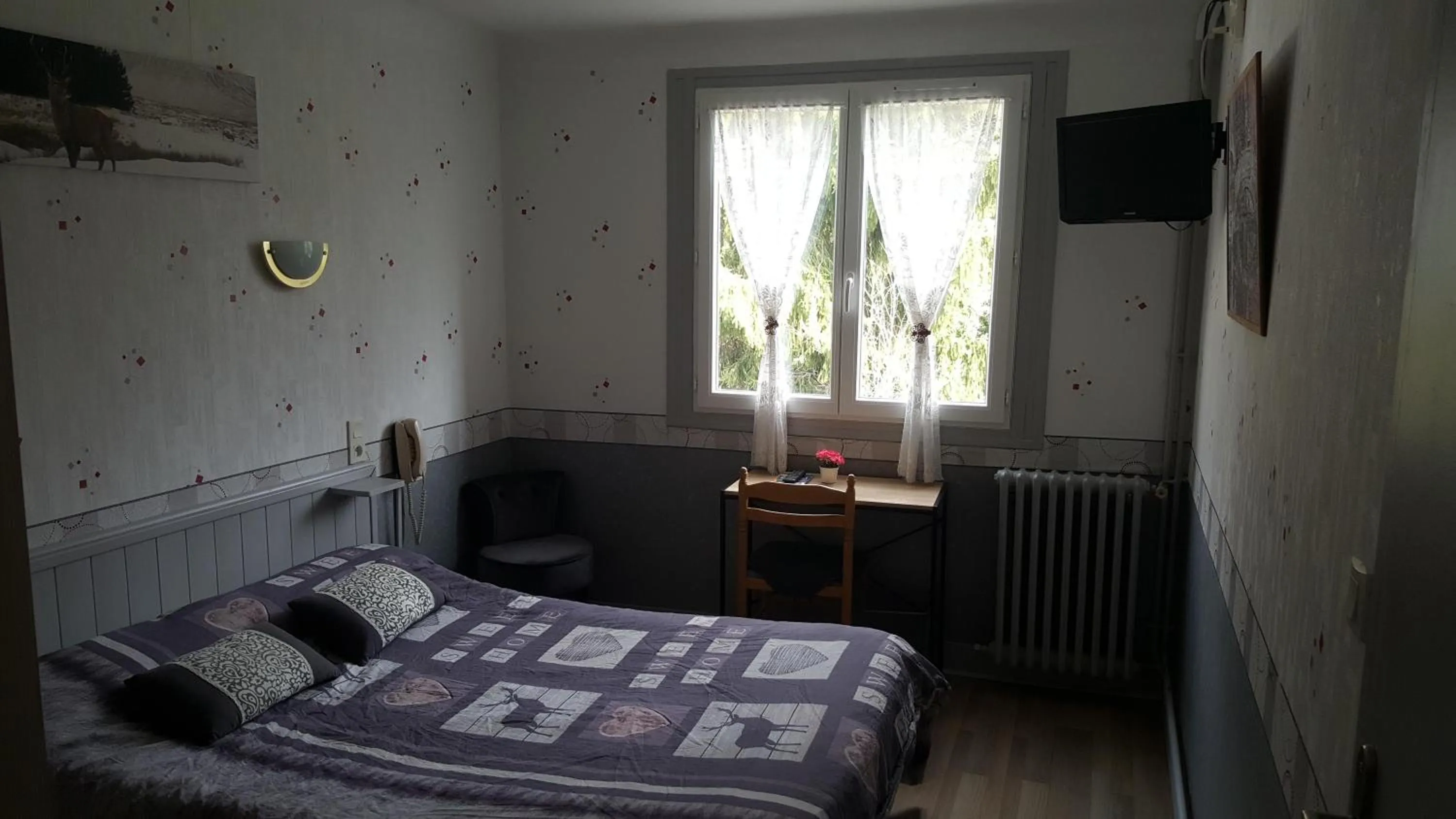 Bed in Hôtel les Deux Cols