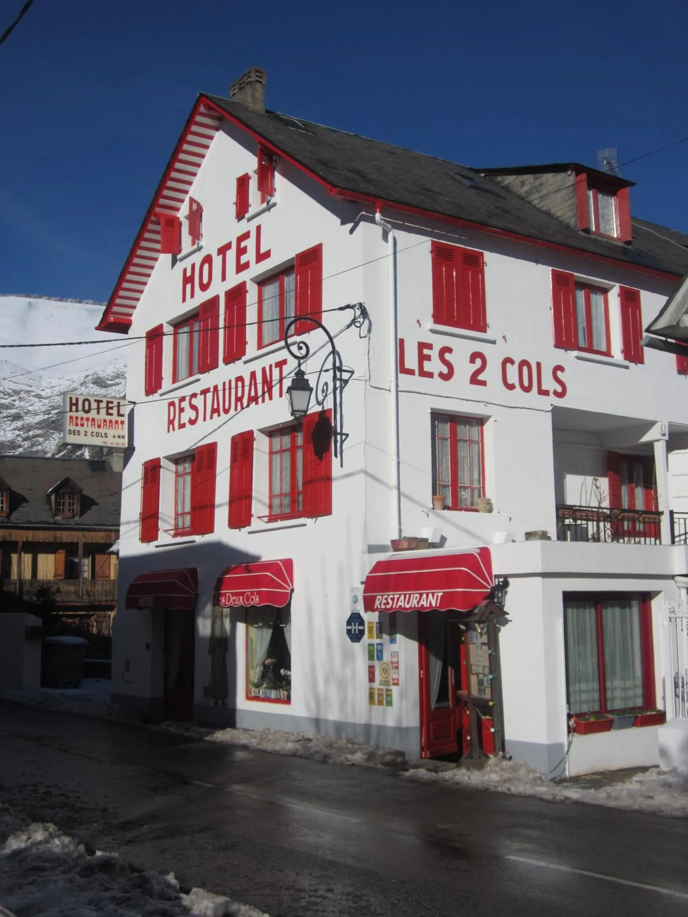 Property building in Hôtel les Deux Cols