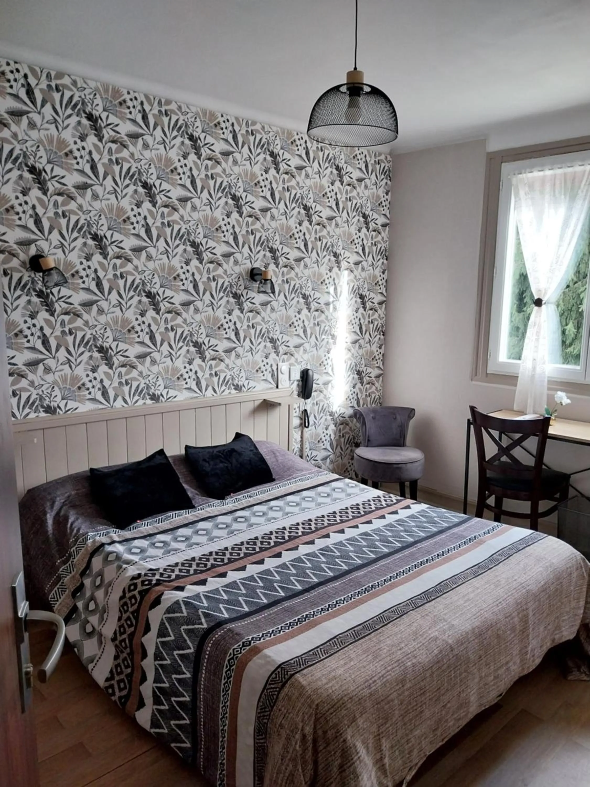 Property building, Bed in Hôtel les Deux Cols