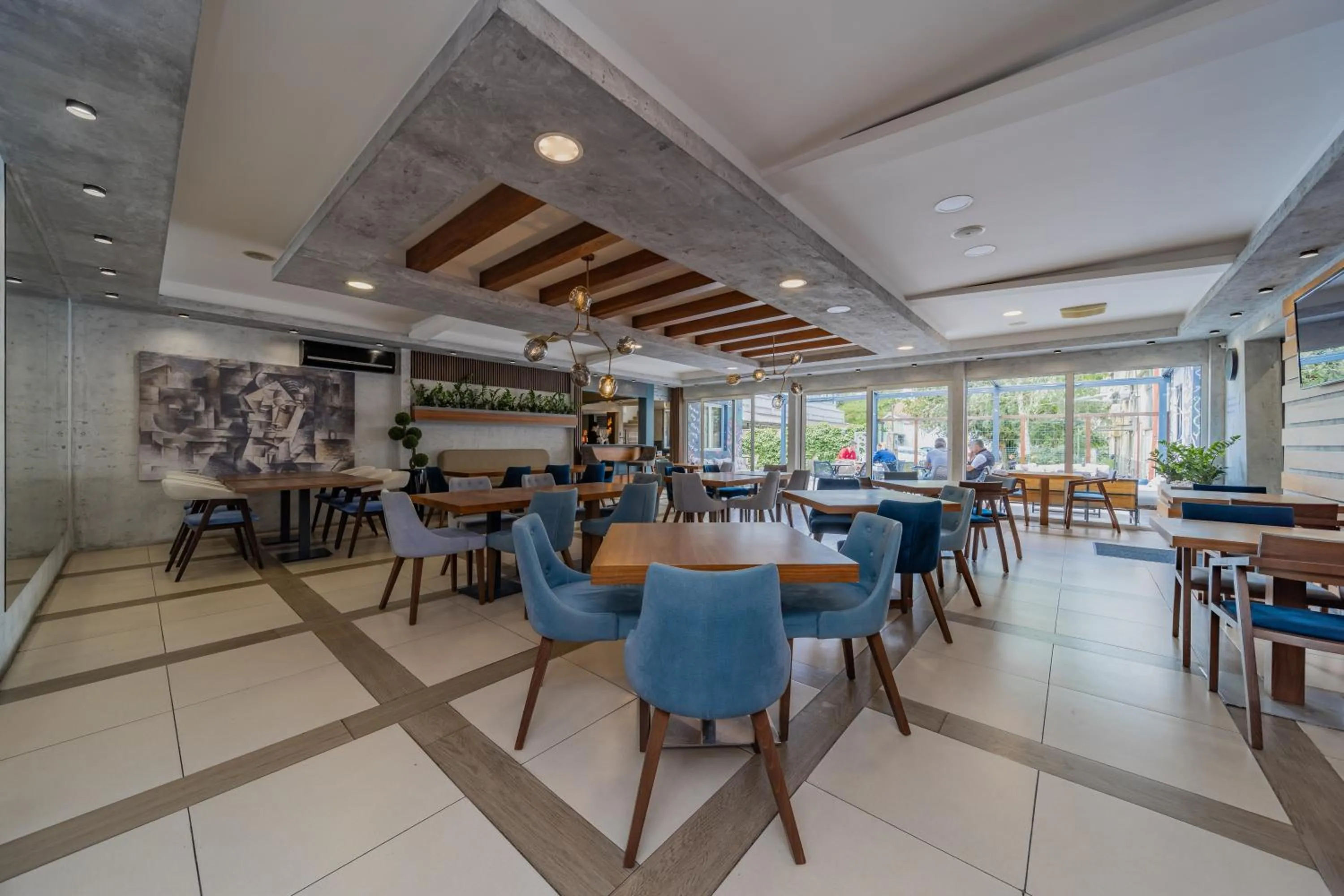 Restaurant/places to eat in Hotel Garni VIZURA Sport