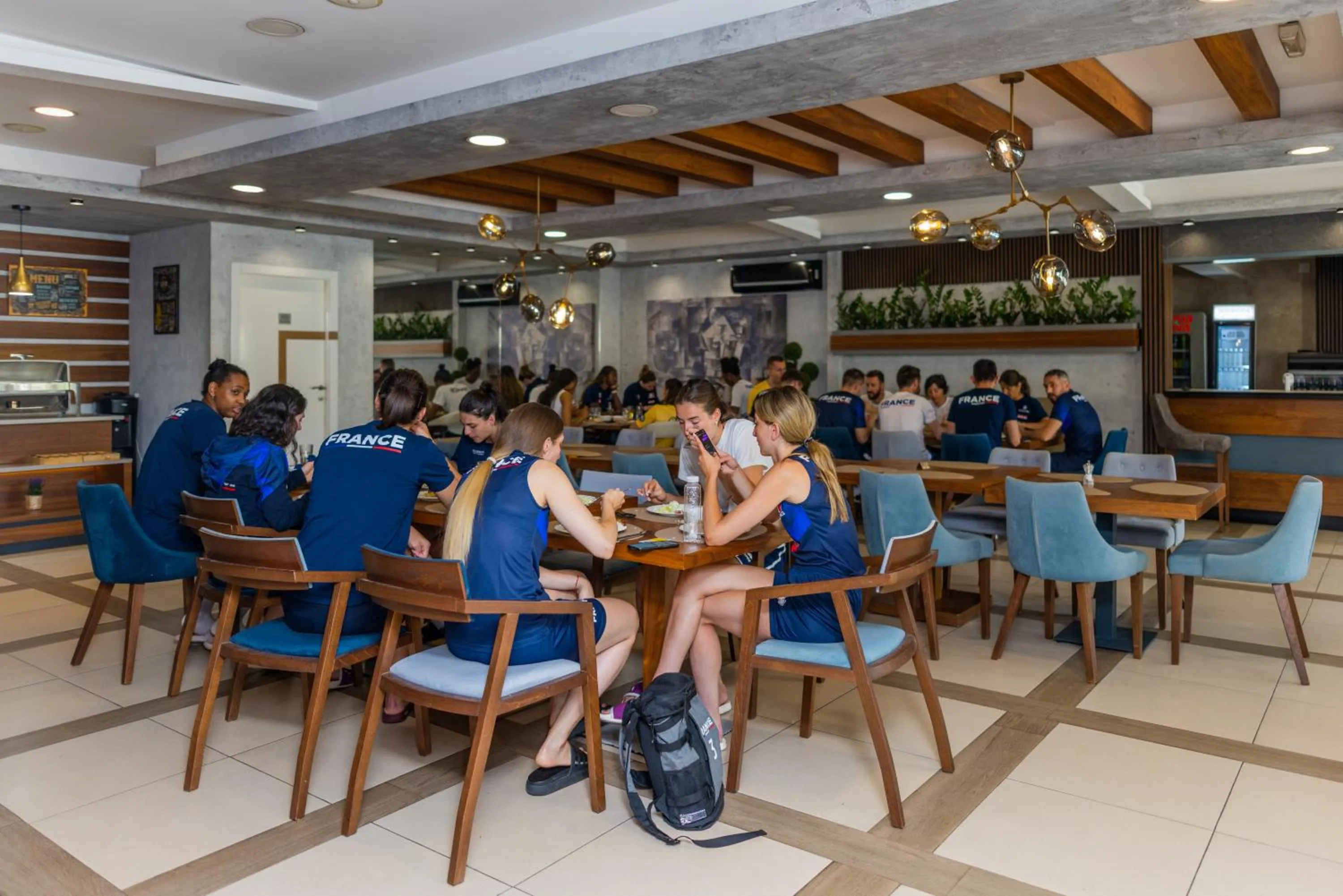 Restaurant/places to eat in Hotel Garni VIZURA Sport