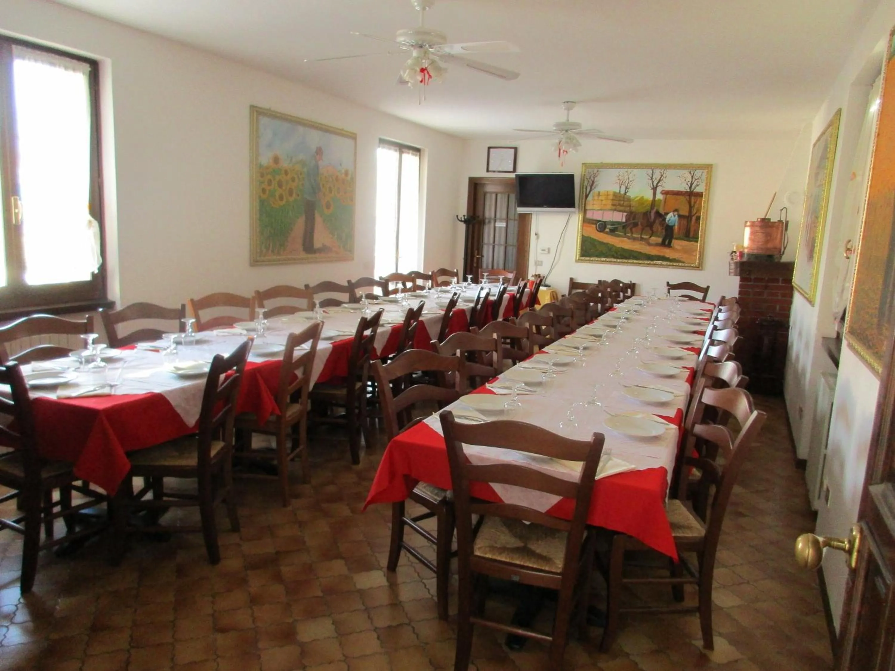 Communal kitchen in Agriturismo Rocca Dei Marchesi