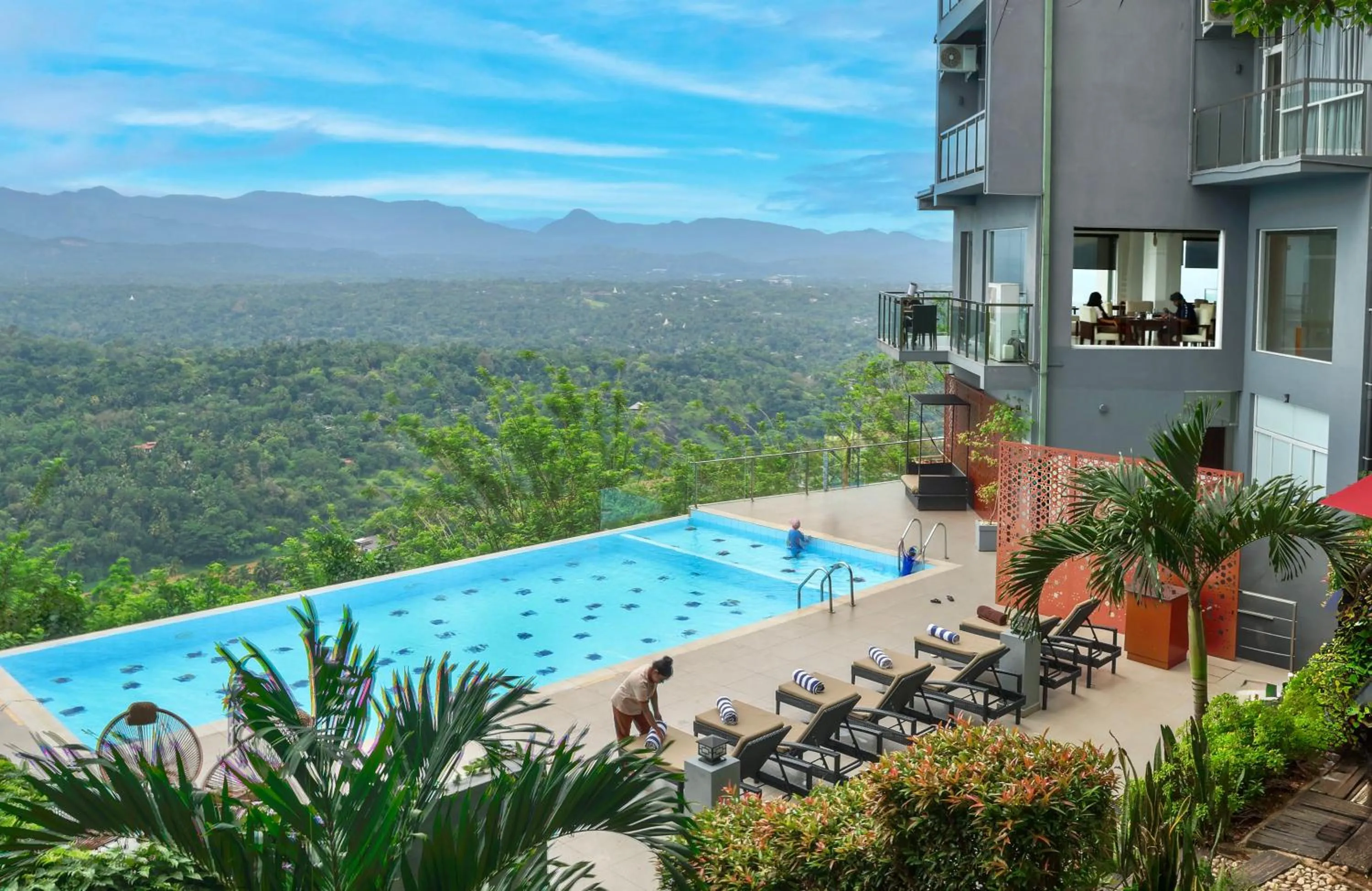 Swimming pool in Mount Blue Kandy