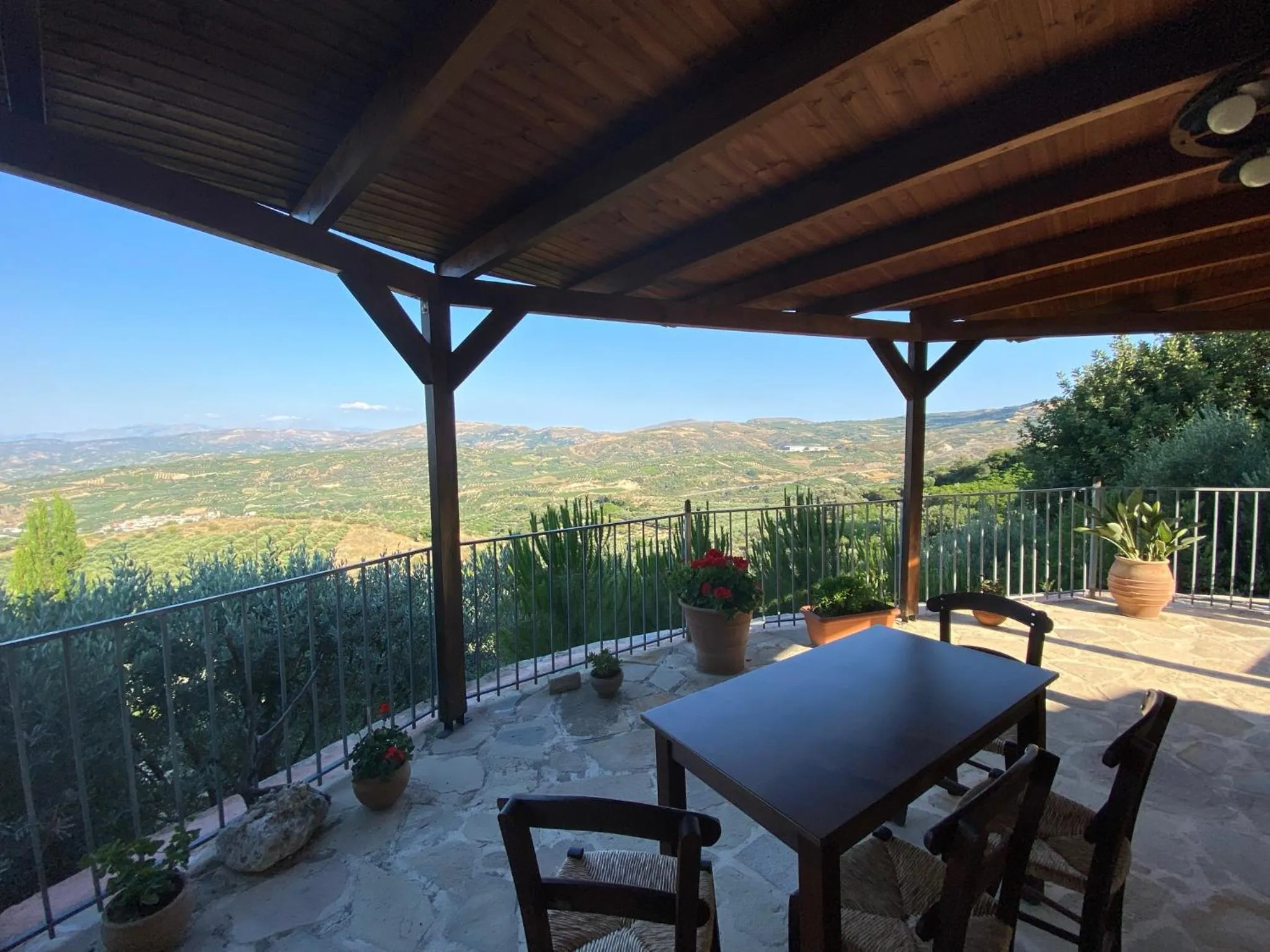 Restaurant/places to eat in Villa Daskalogianni