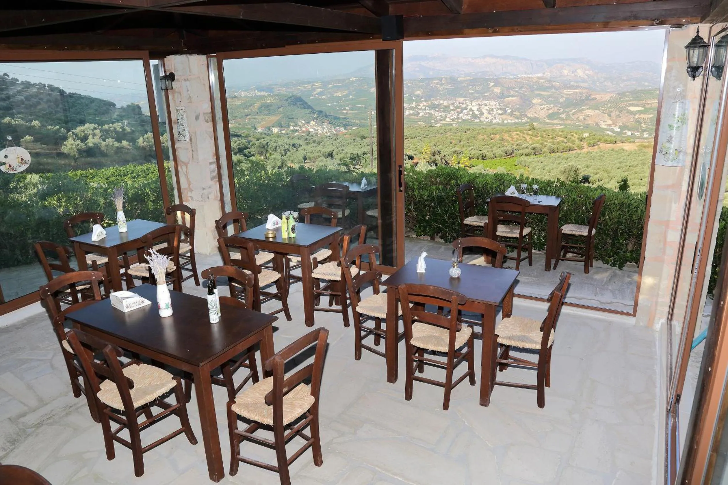 Restaurant/places to eat in Villa Daskalogianni