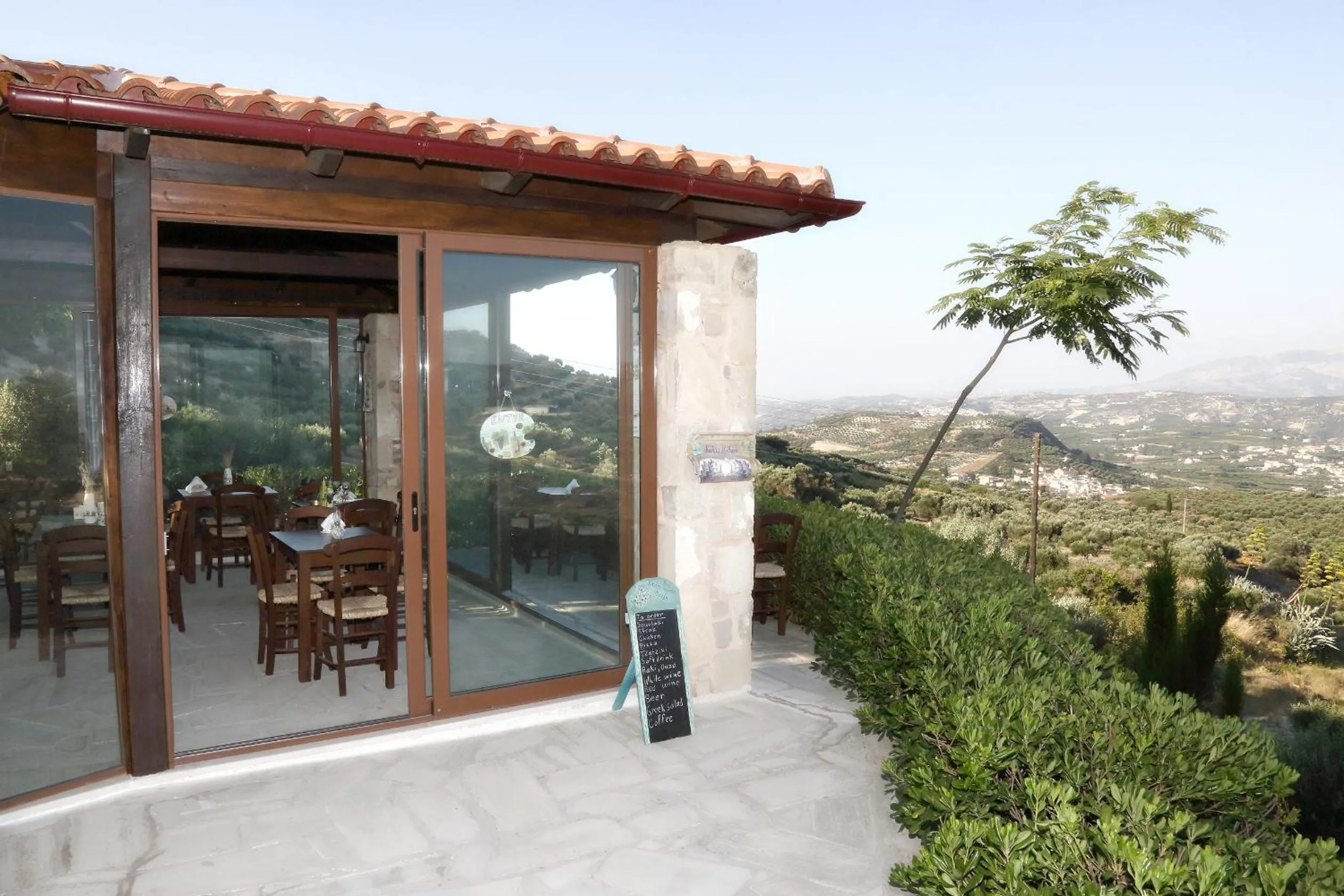 Restaurant/places to eat in Villa Daskalogianni