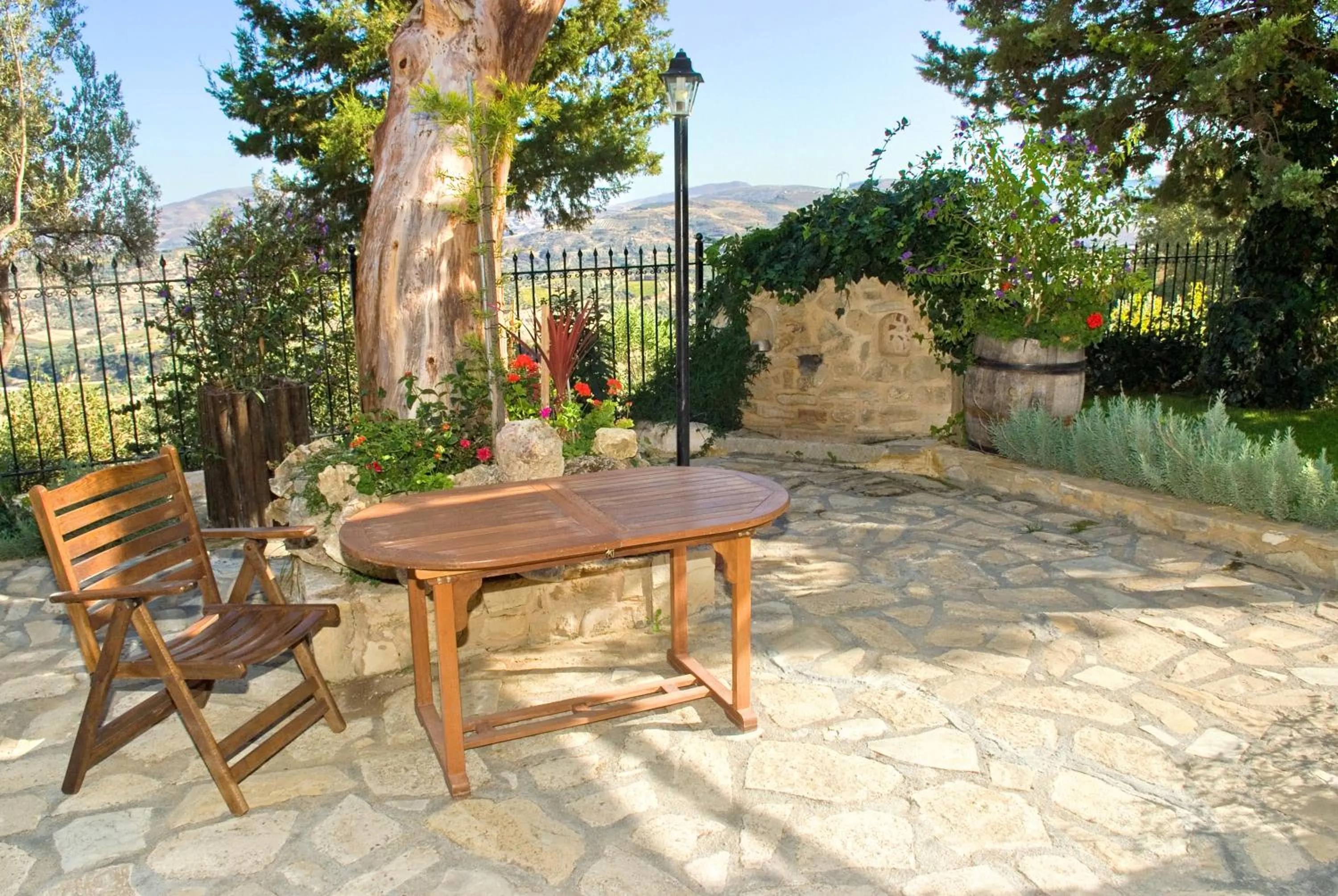 Garden in Villa Daskalogianni