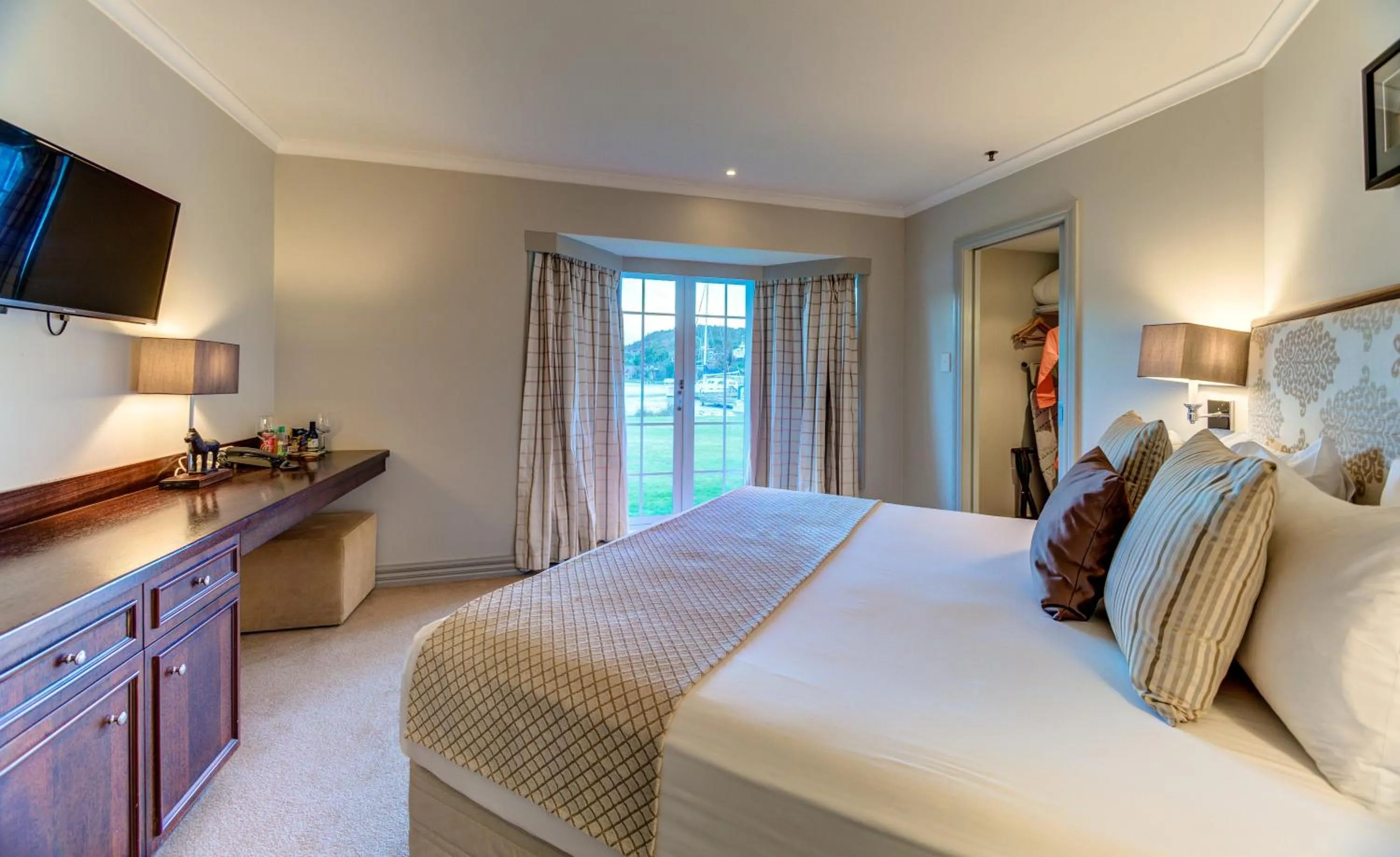 Bedroom, Bed in VR Rotorua Lake Resort