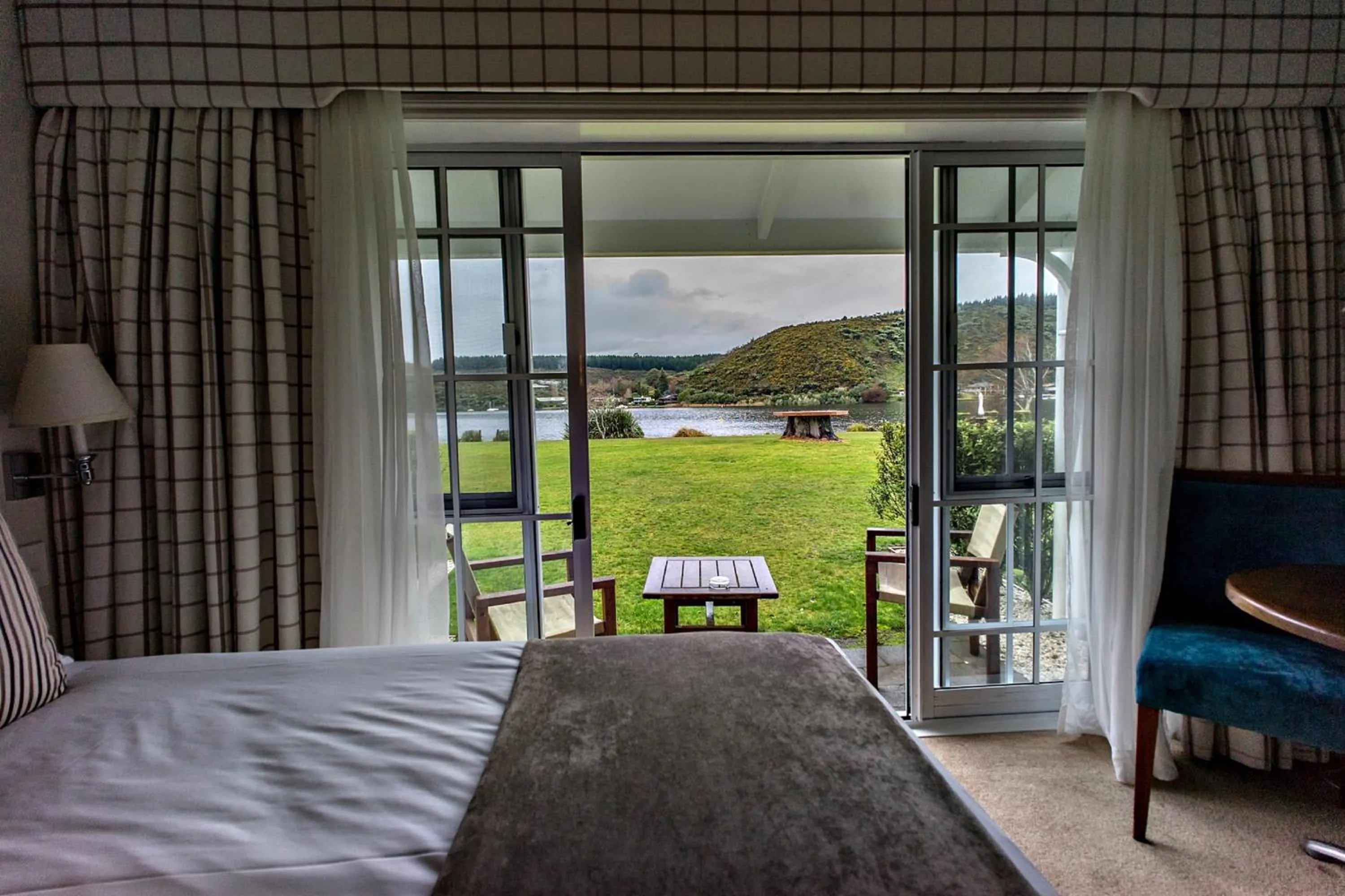 Lake view, Bed in VR Rotorua Lake Resort