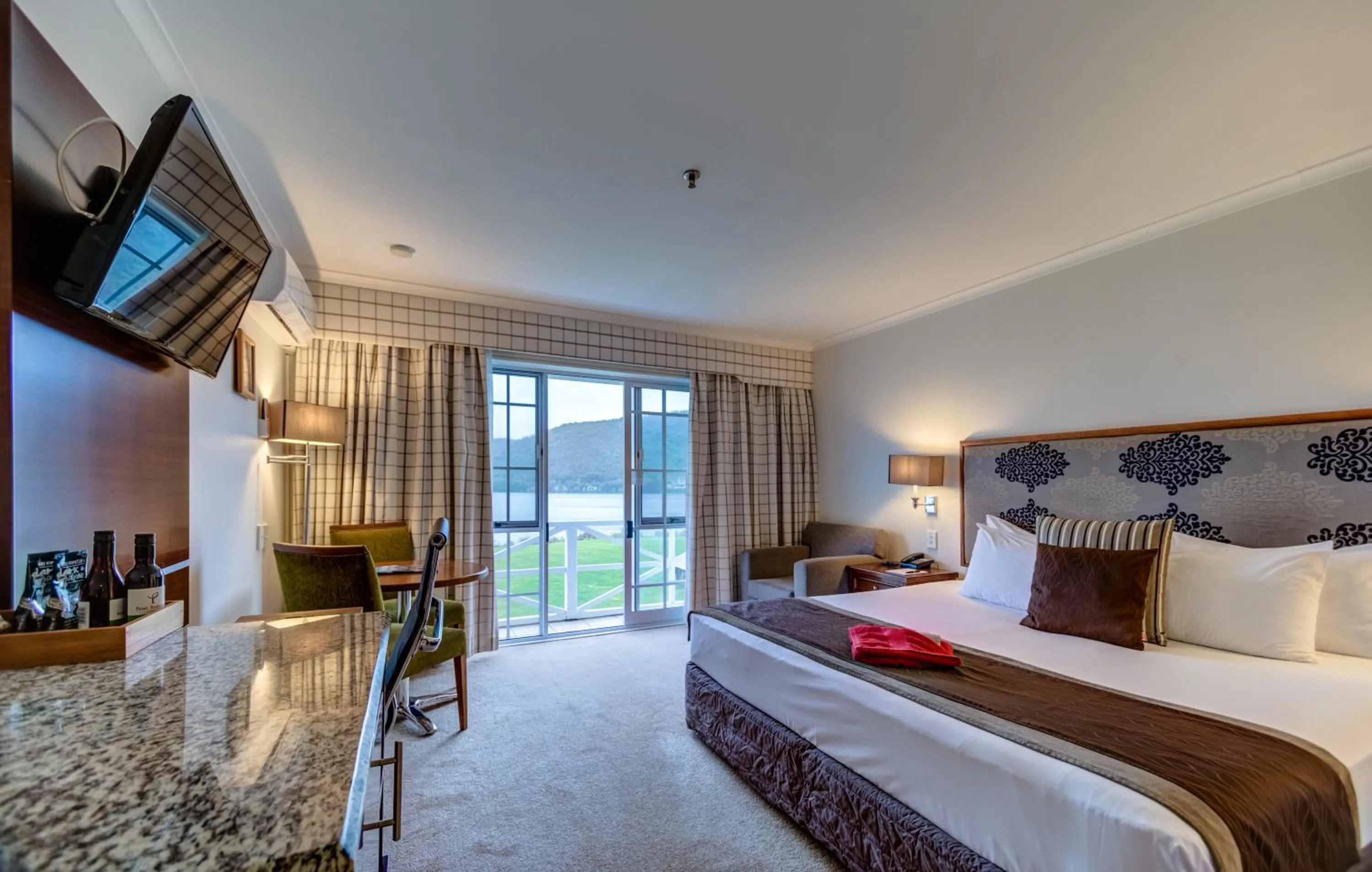 Photo of the whole room, Bed in VR Rotorua Lake Resort