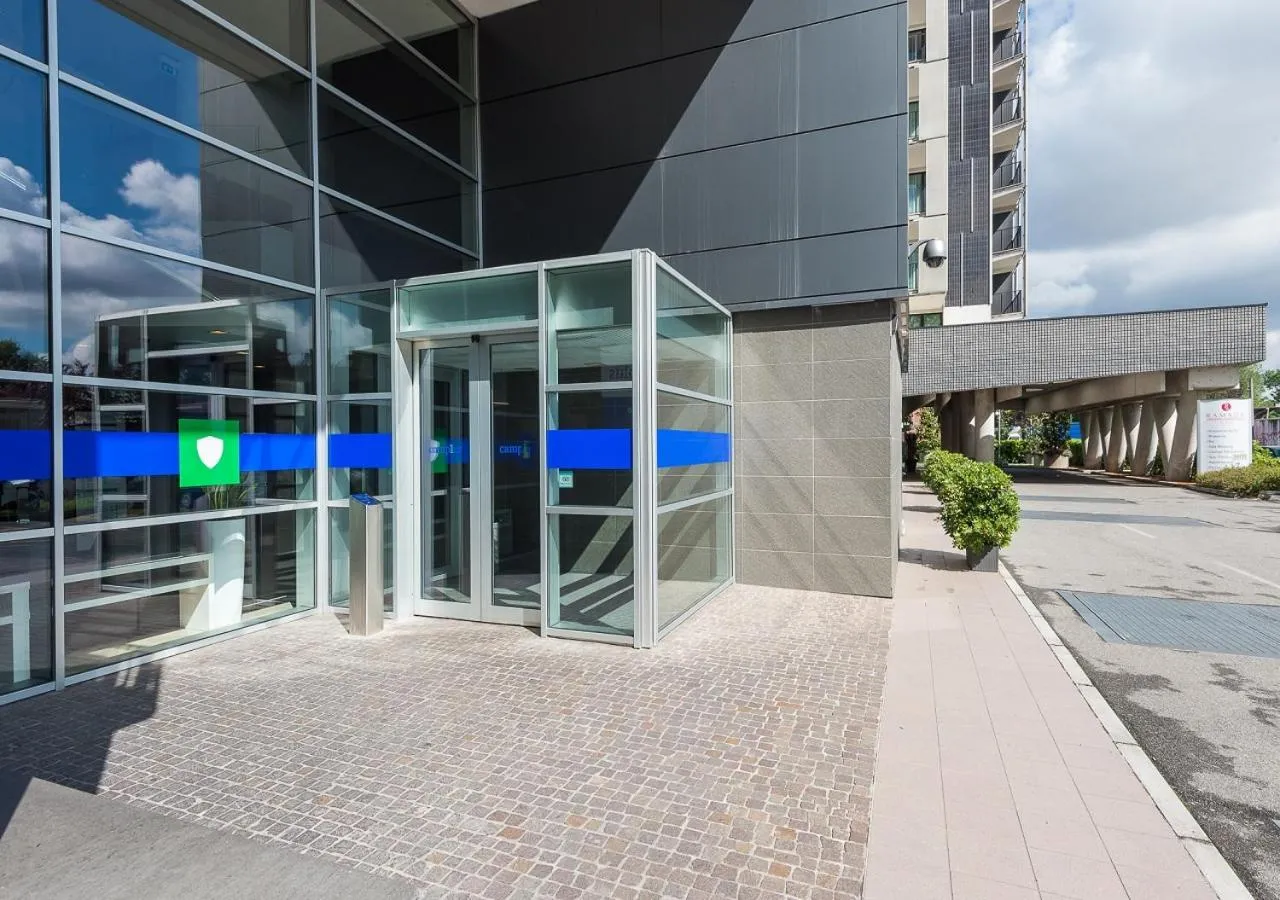 Property building in Camplus Turro Casa per Ferie