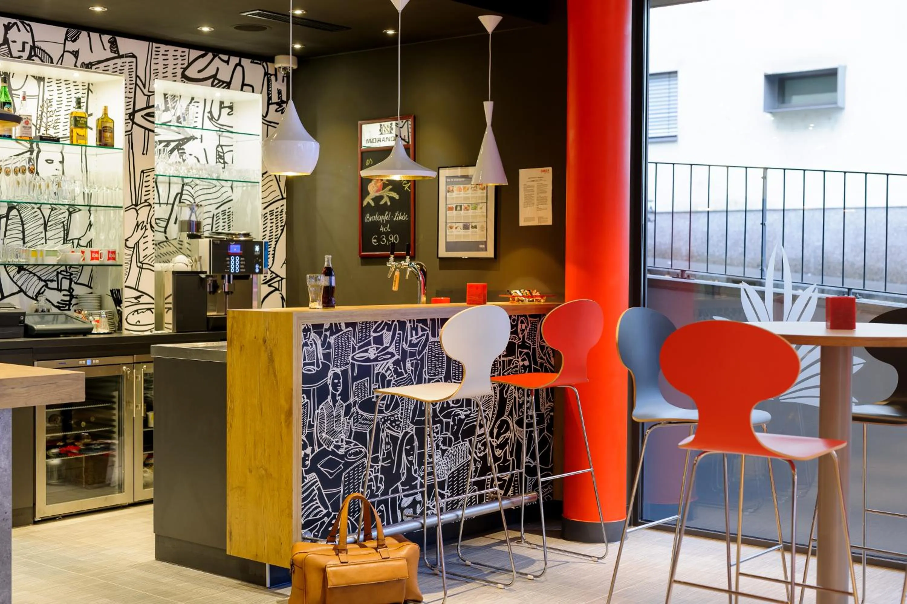 Lounge or bar in Hotel Ibis Bregenz