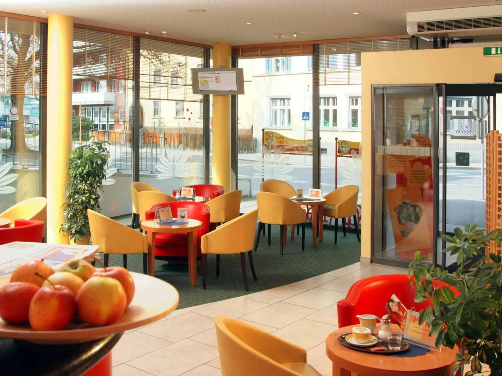 Lounge or bar in Hotel Ibis Bregenz