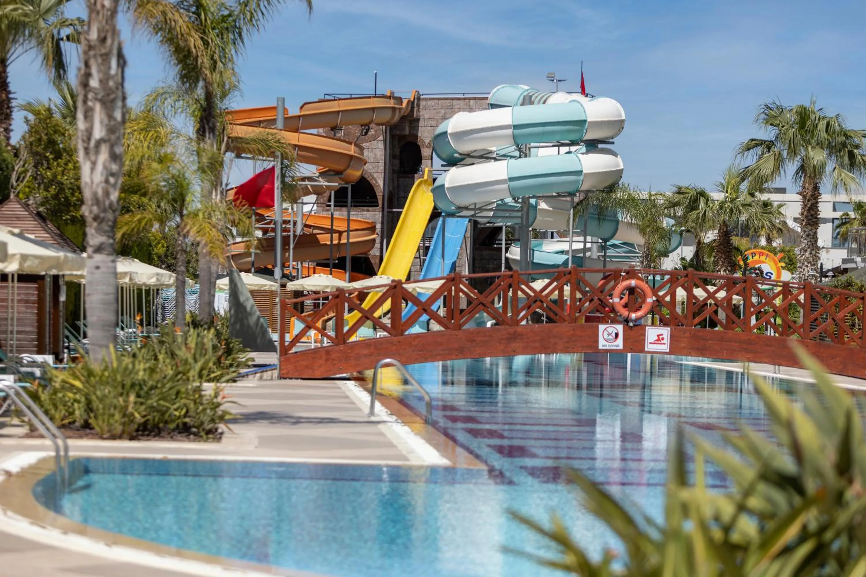 Swimming pool in Wyndham Garden Lara