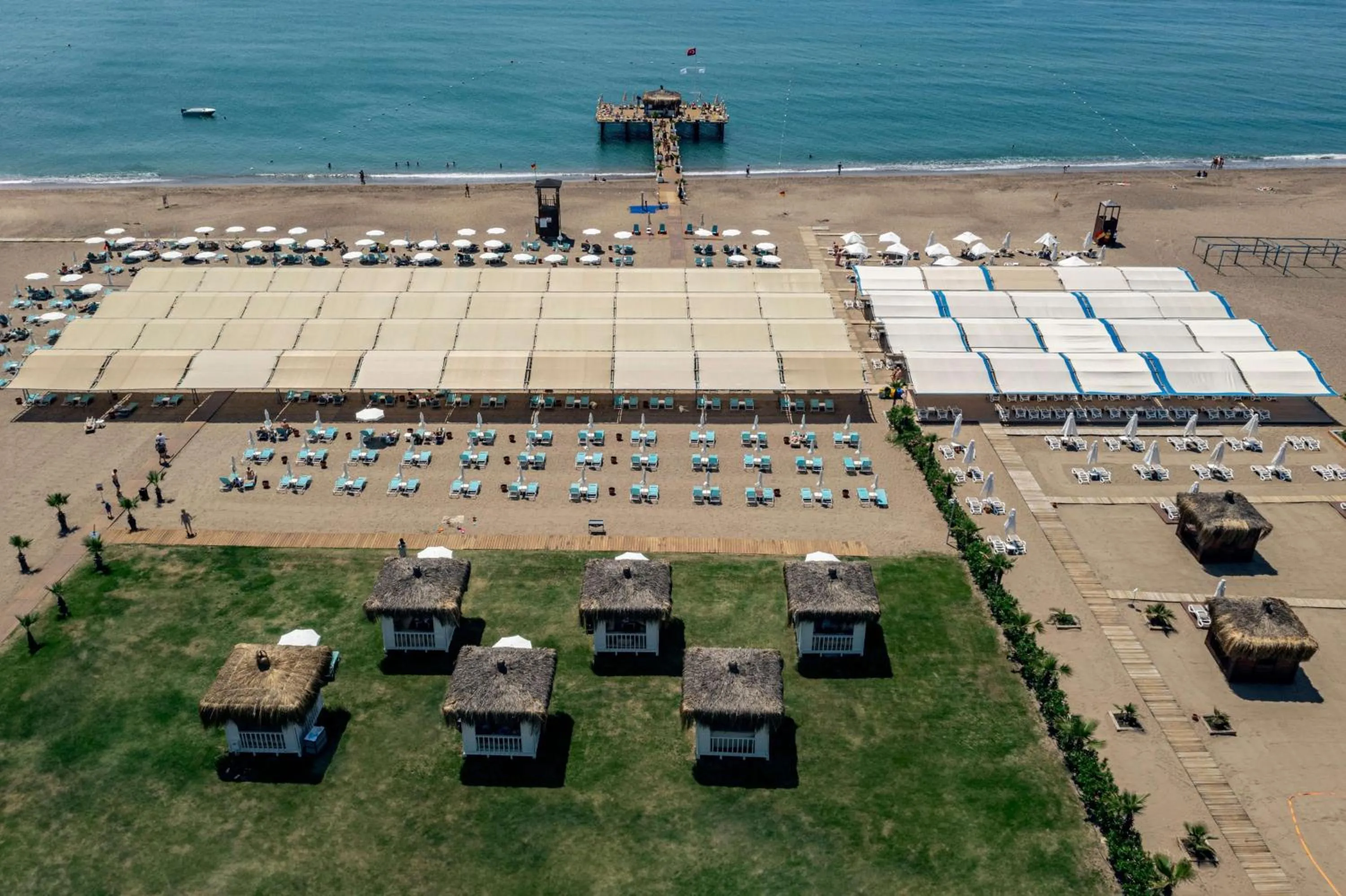 Beach in Wyndham Garden Lara