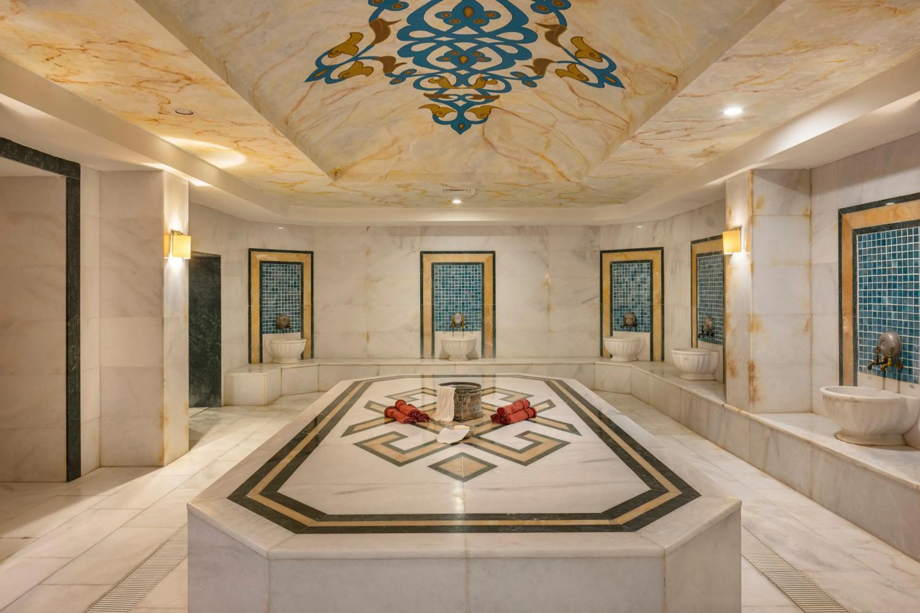 Public Bath in Wyndham Garden Lara