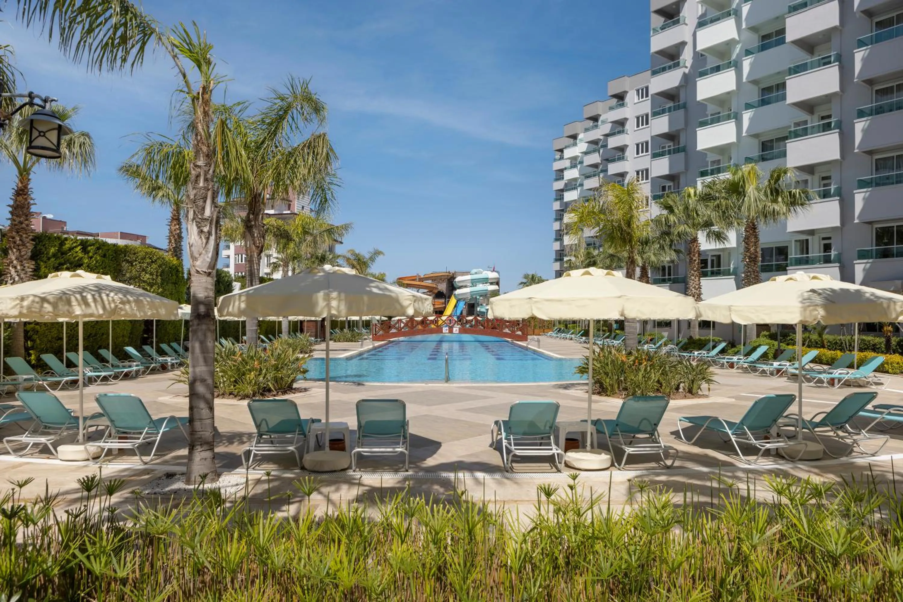 Swimming pool in Wyndham Garden Lara
