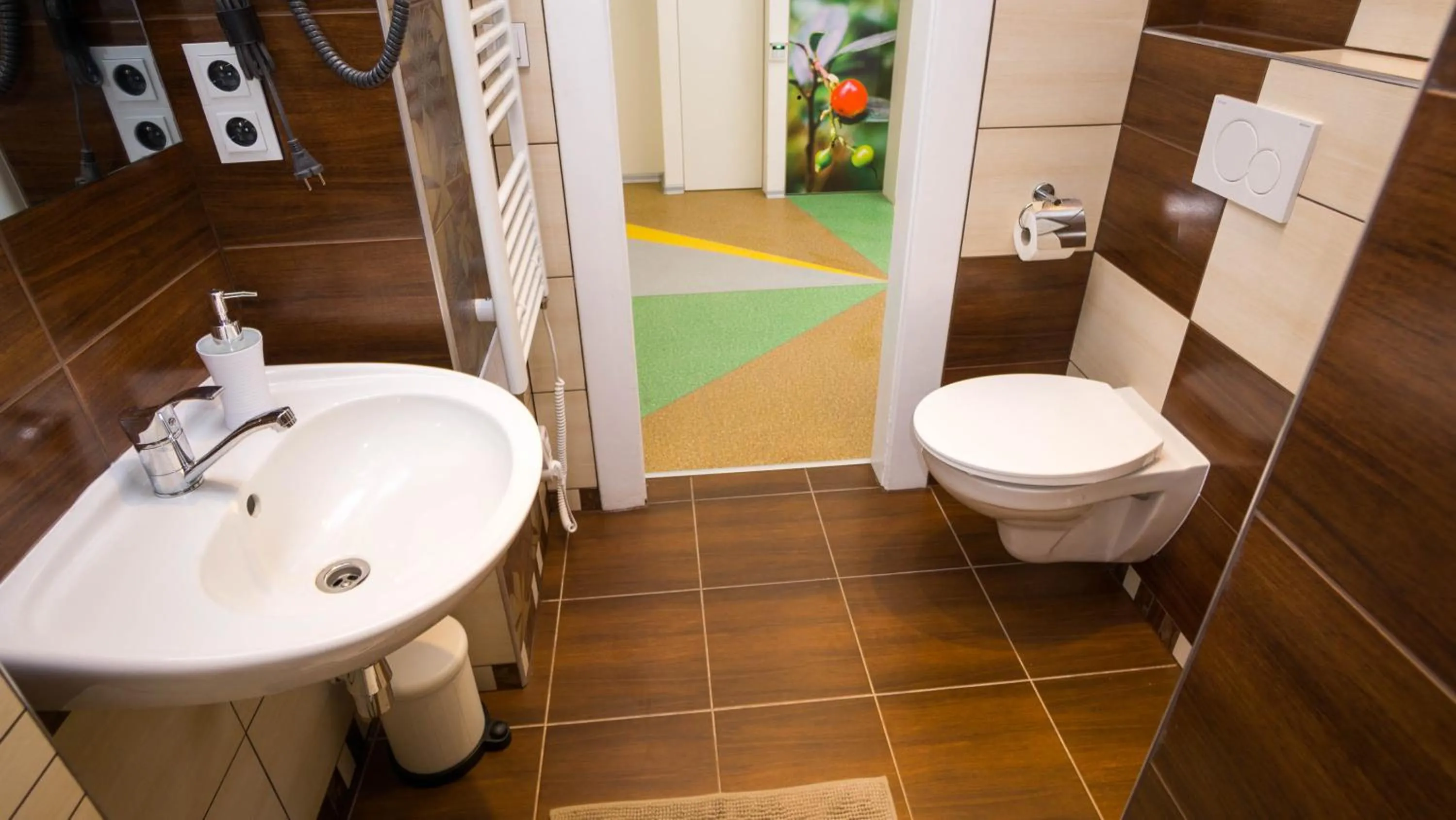 Toilet in Apartment Four Year Seasons - WALKABLE TO CENTRE, METRO AND RIVERSIDE