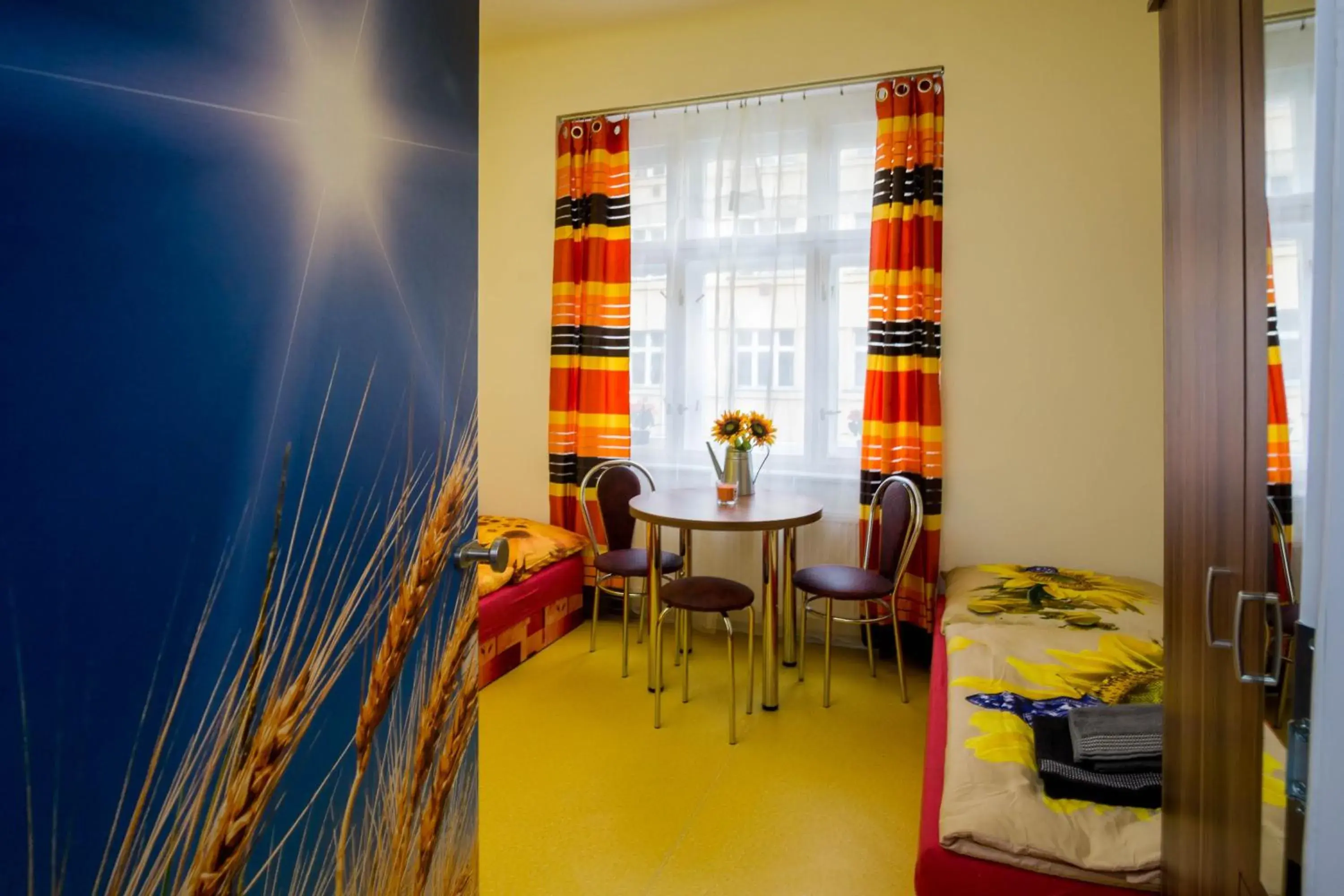 Apartment With Shared Bathroom in Apartment Four Year Seasons - WALKABLE TO CENTRE, METRO AND RIVERSIDE Apartment With Shared Bathroom in Apartment Four Year Seasons - WALKABLE TO CENTRE, METRO AND RIVERSIDE
