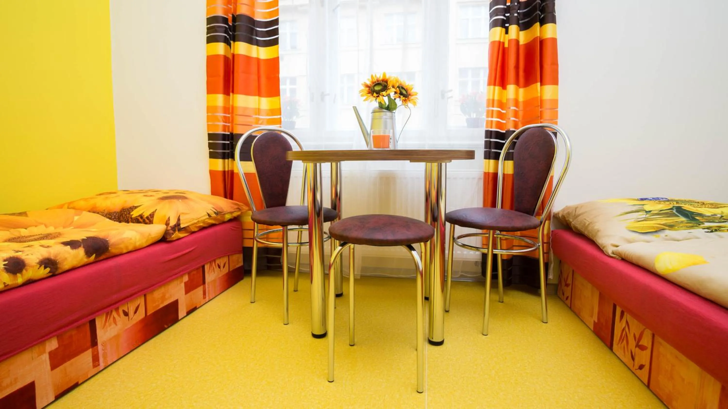 Seating area, Bed in Apartment Four Year Seasons - WALKABLE TO CENTRE, METRO AND RIVERSIDE