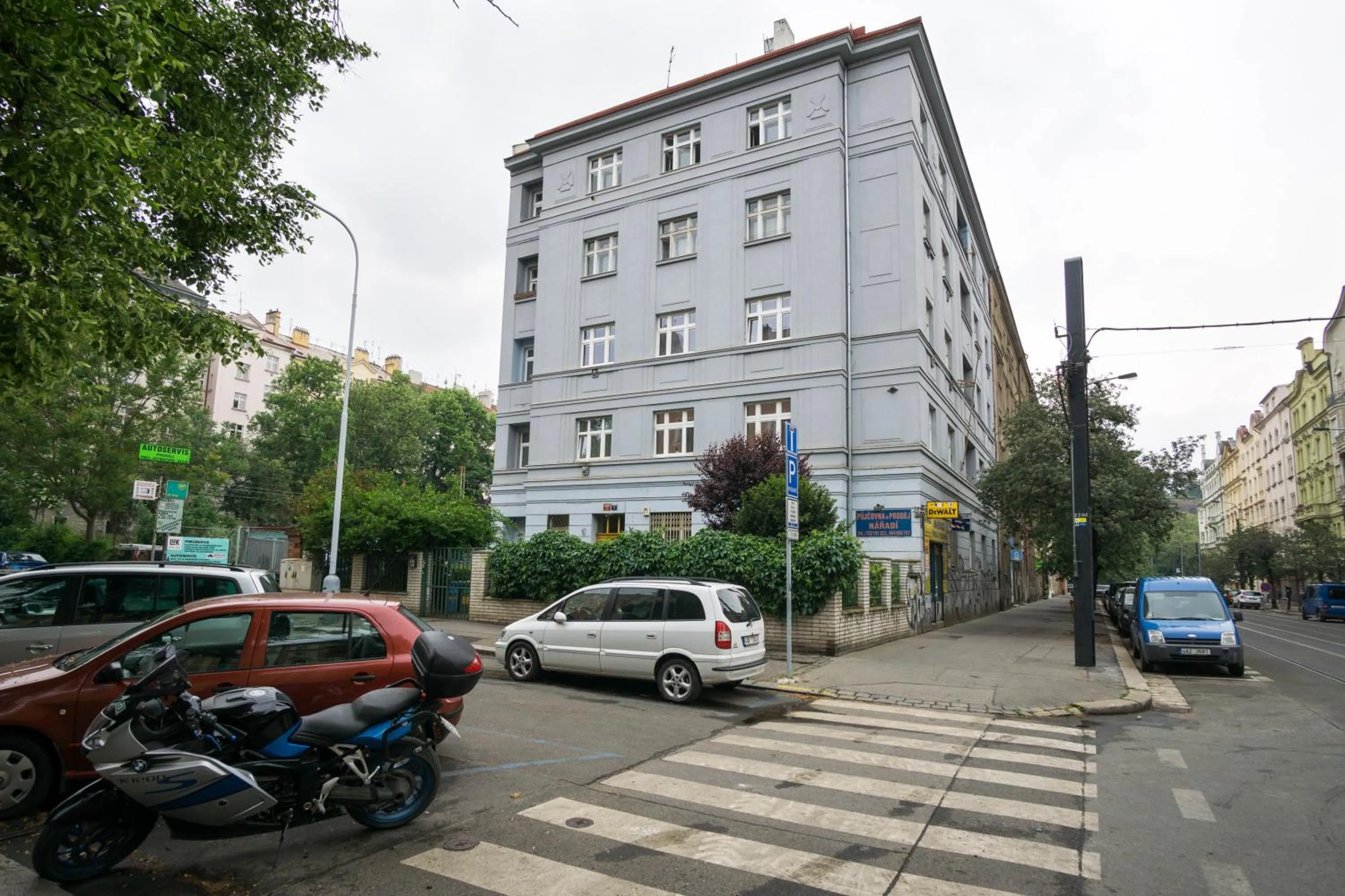Property building in Apartment Four Year Seasons - WALKABLE TO CENTRE, METRO AND RIVERSIDE