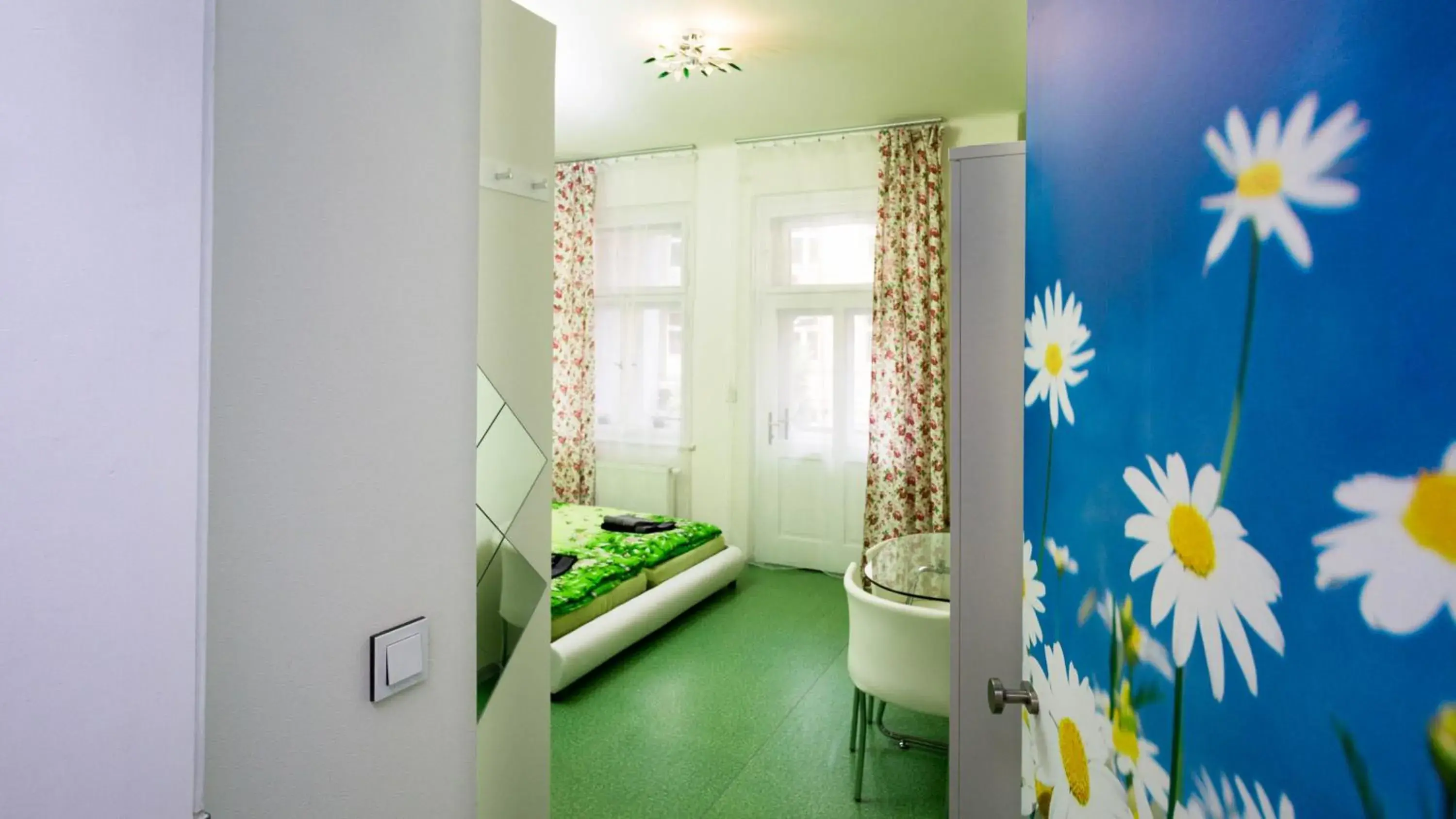 Apartment with Balcony in Apartment Four Year Seasons - WALKABLE TO CENTRE, METRO AND RIVERSIDE Apartment with Balcony in Apartment Four Year Seasons - WALKABLE TO CENTRE, METRO AND RIVERSIDE