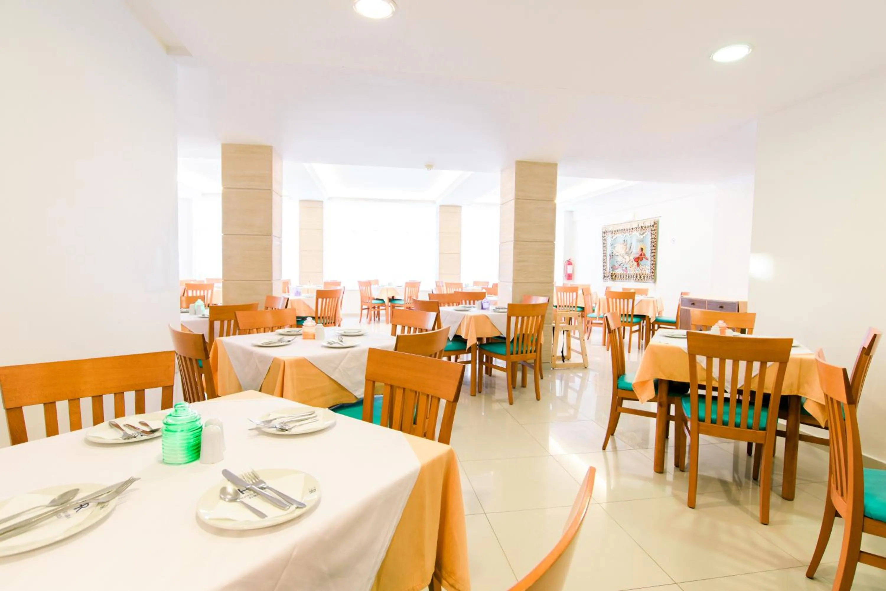 Restaurant/places to eat in Hotel Riviera