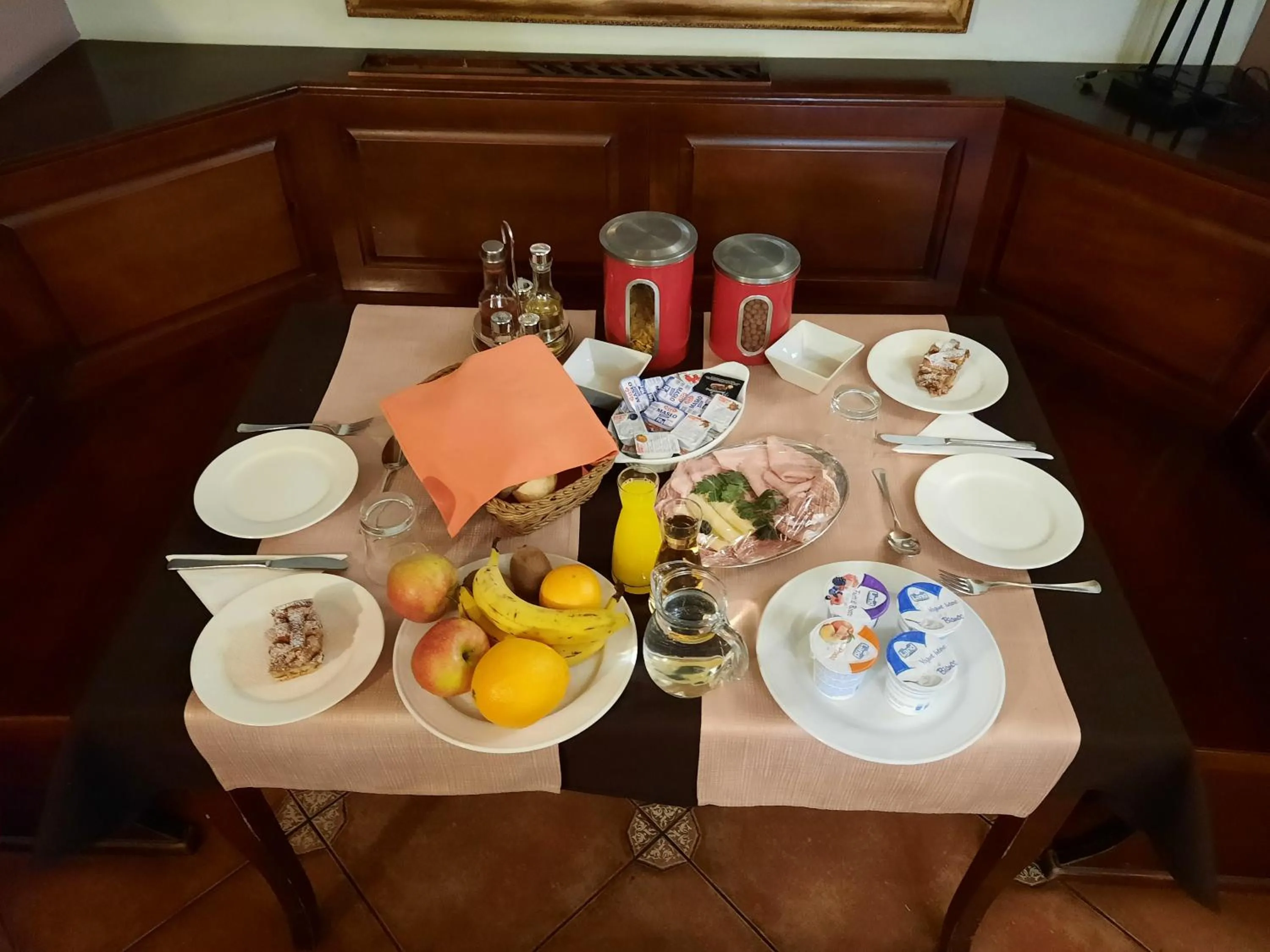 Breakfast in Rooms En Krajcar