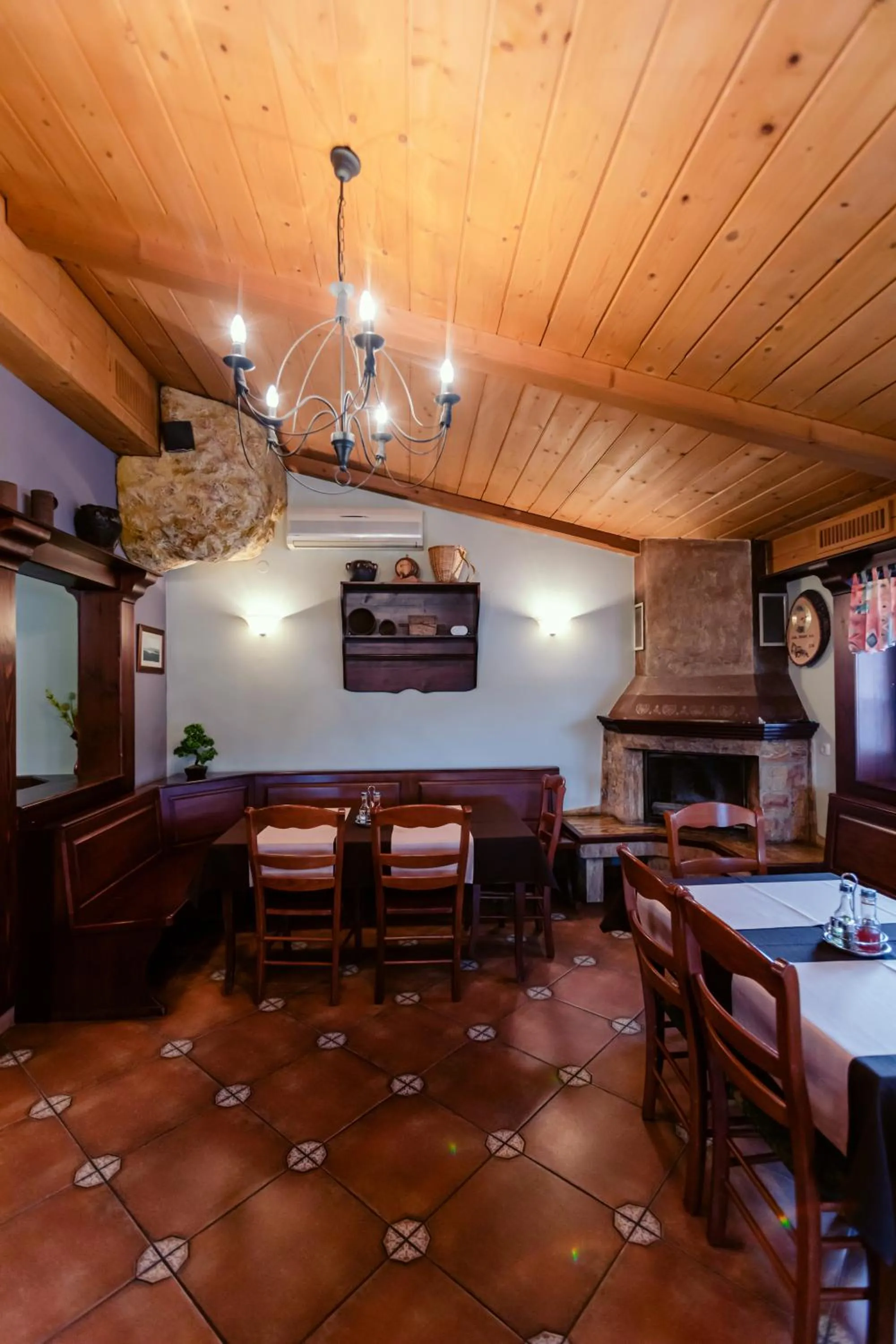 Restaurant/places to eat in Rooms En Krajcar