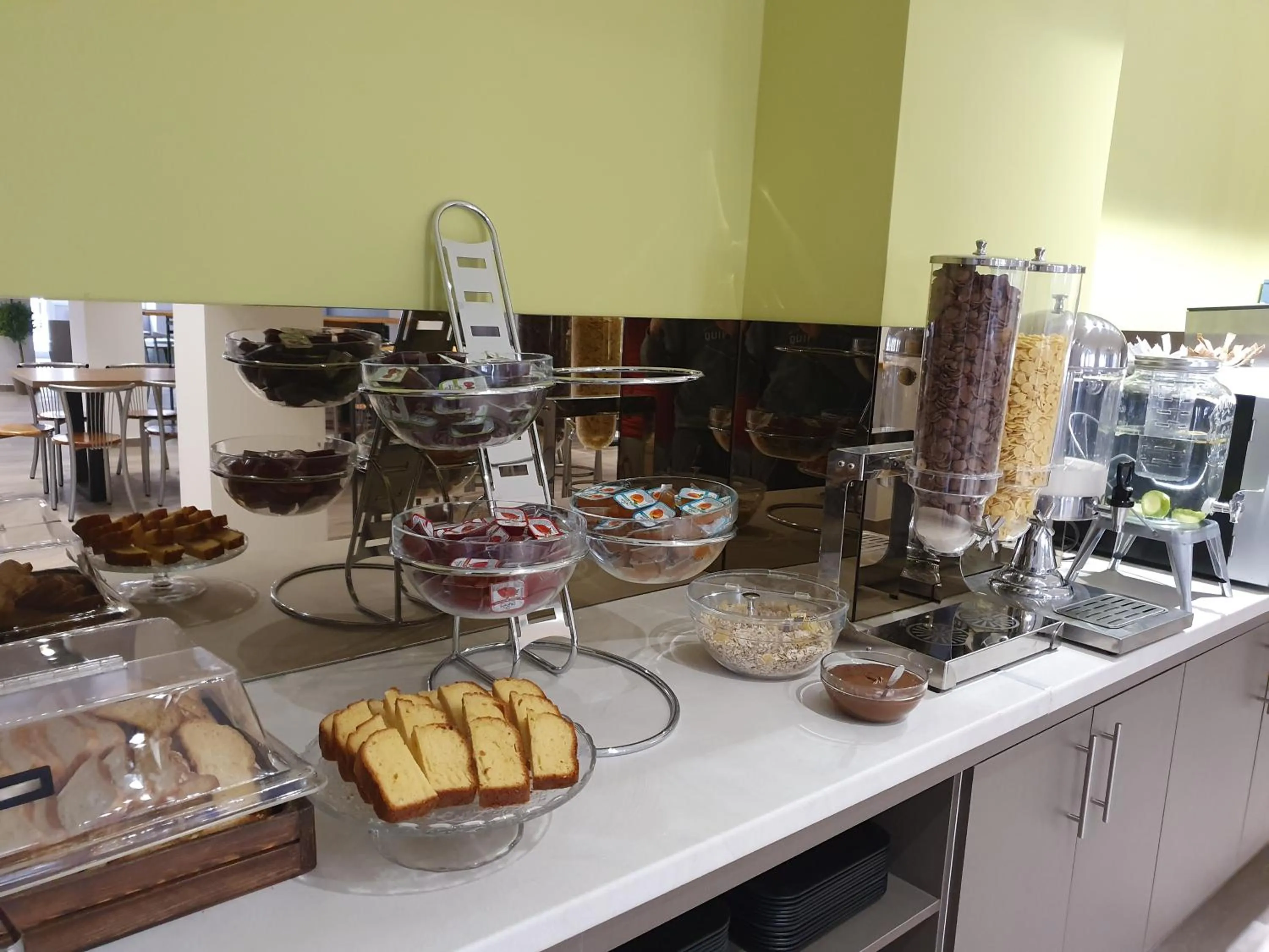 Buffet breakfast in Athens Hawks