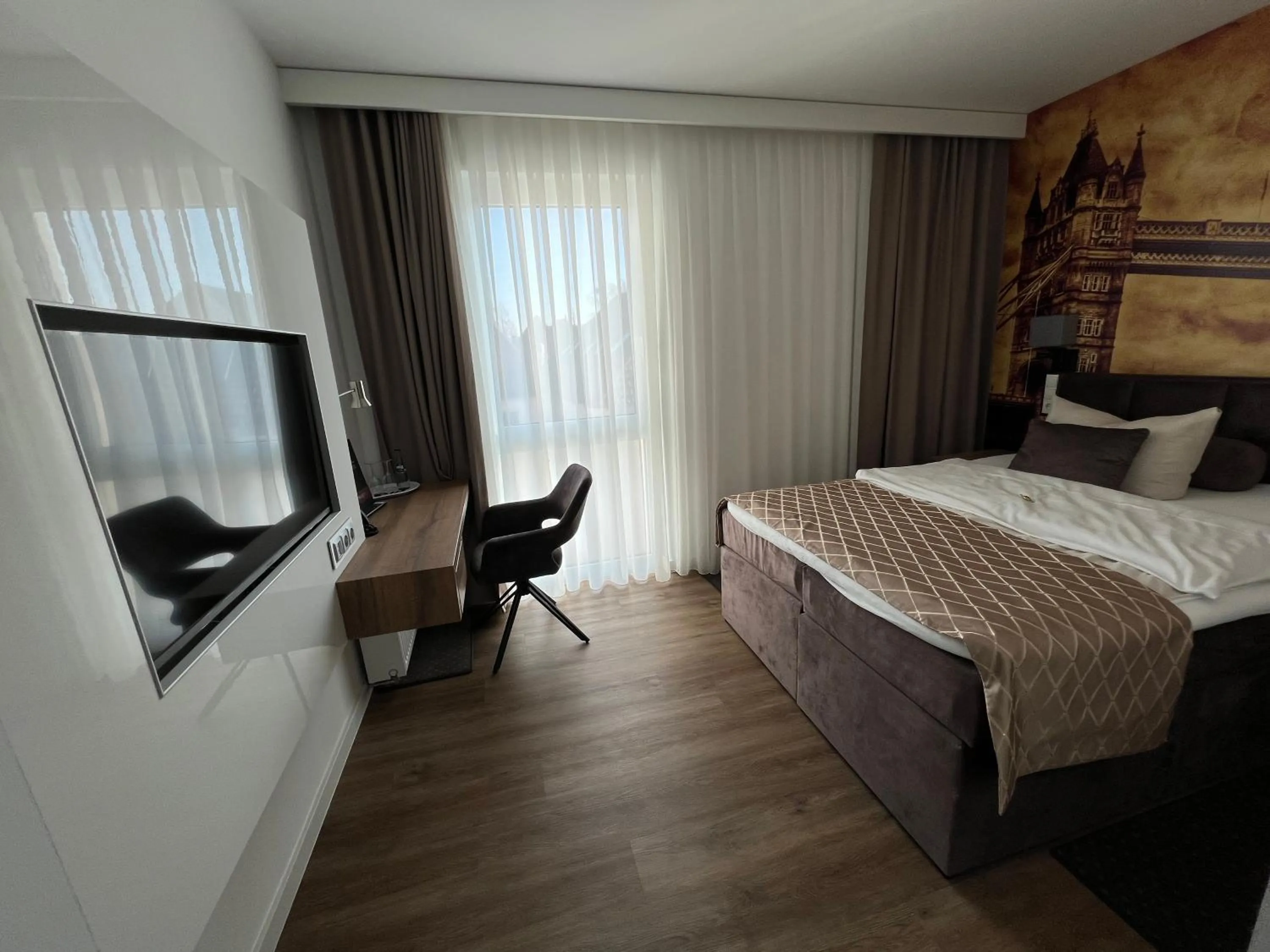 Photo of the whole room, Bed in Hotel Ammerländer Hof
