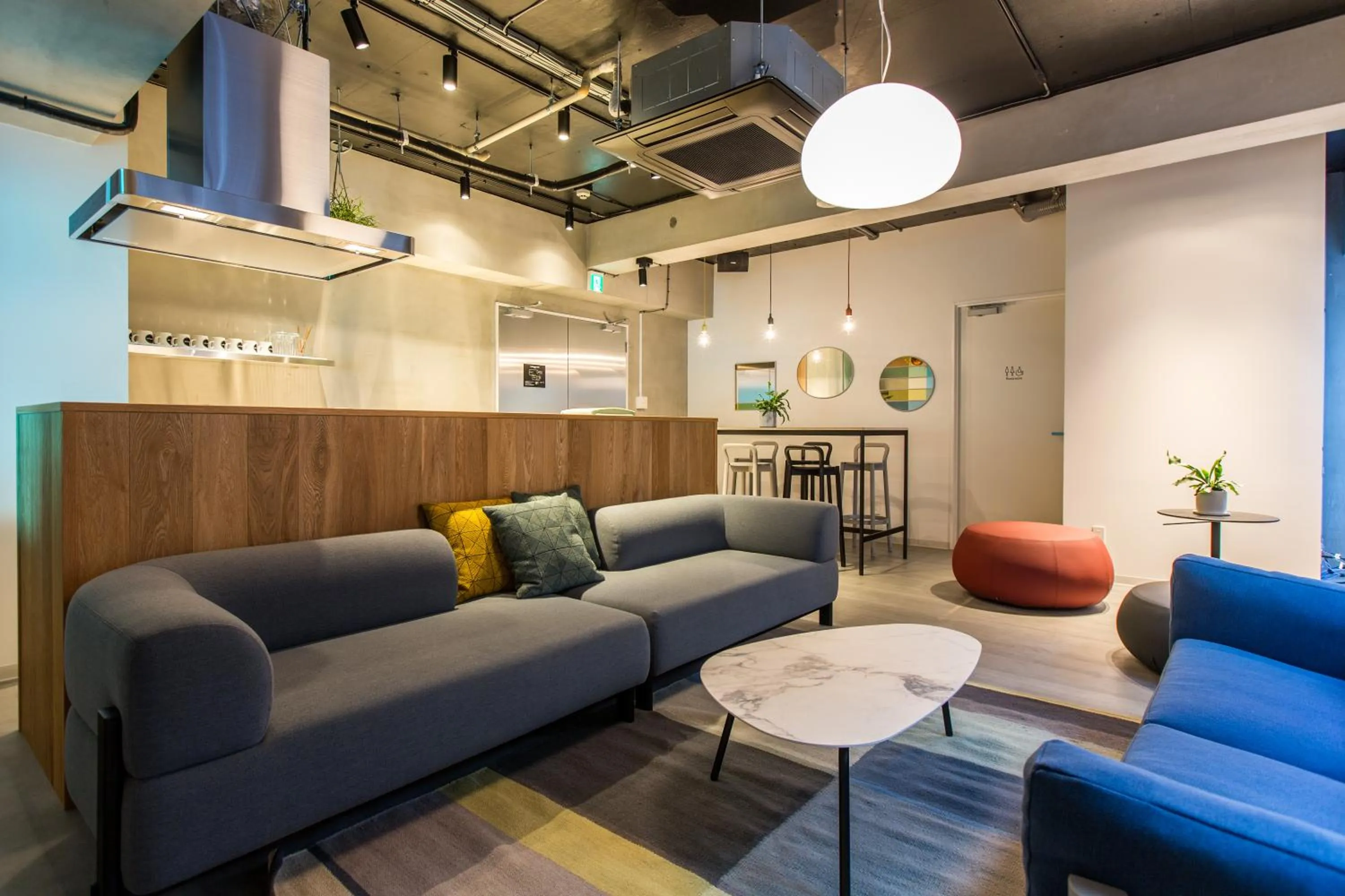 Communal lounge/ TV room in UNPLAN Shinjuku