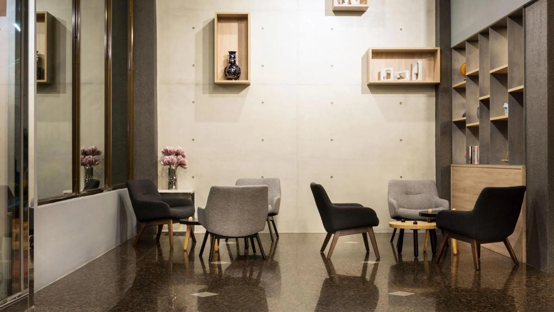 Seating area in Yadi Hotel