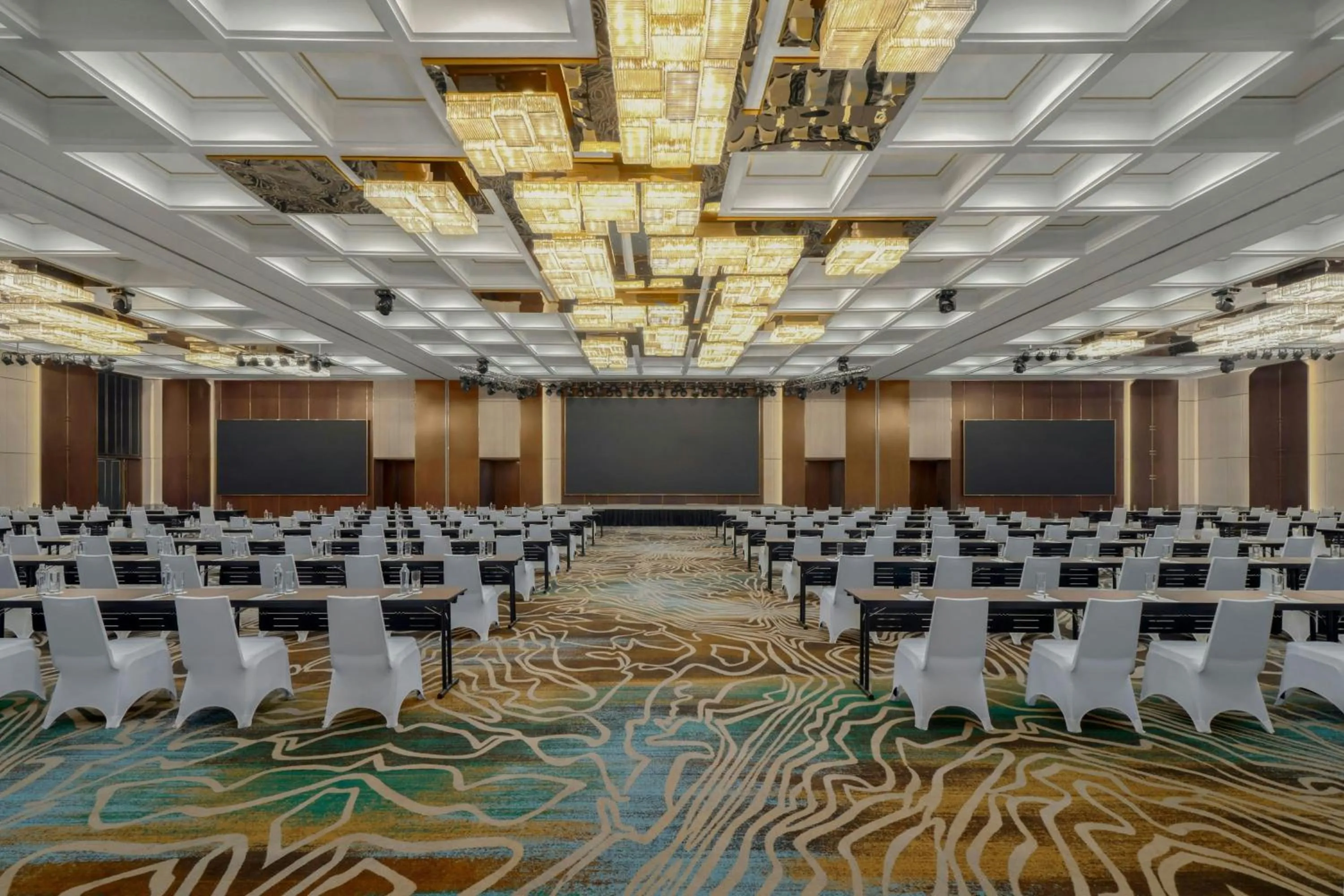 Meeting/conference room in Vinpearl Landmark 81, Autograph Collection