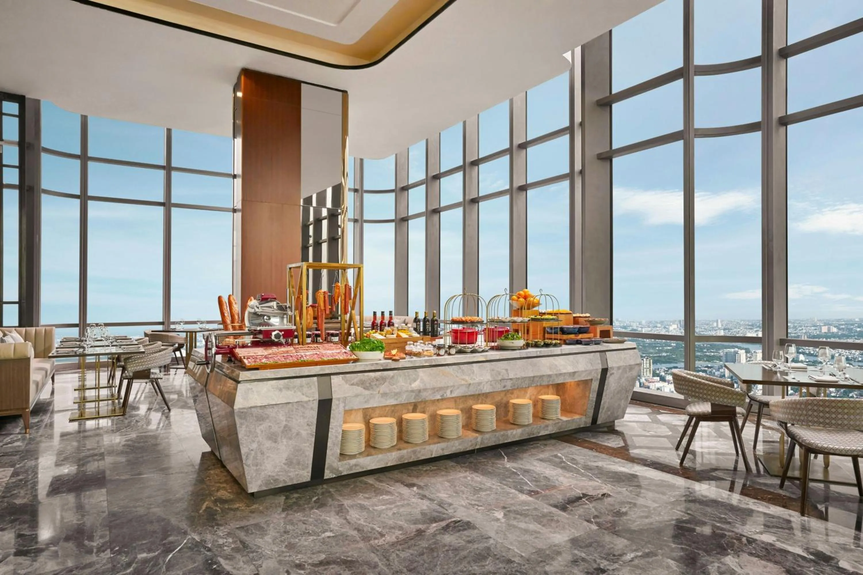 Breakfast in Vinpearl Landmark 81, Autograph Collection