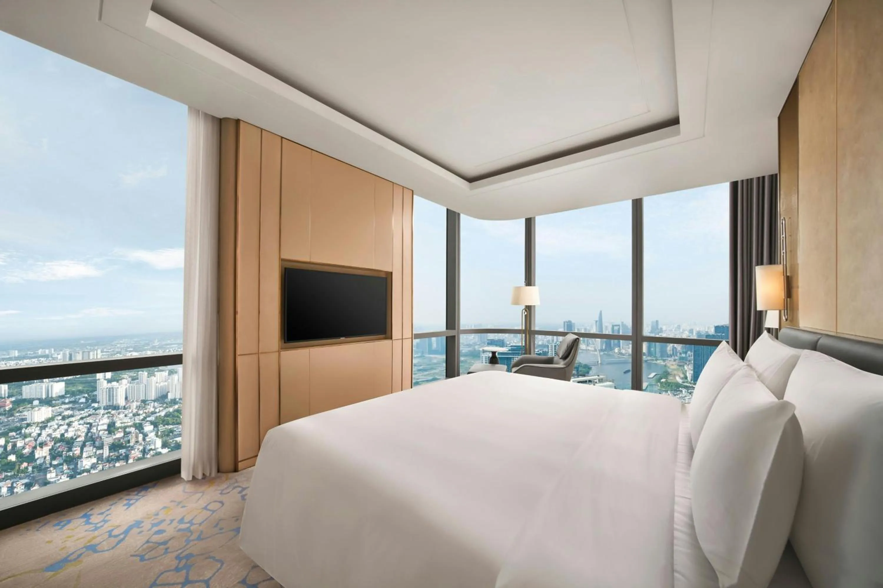Premier King Room with Panoramic View in Vinpearl Landmark 81, Autograph Collection