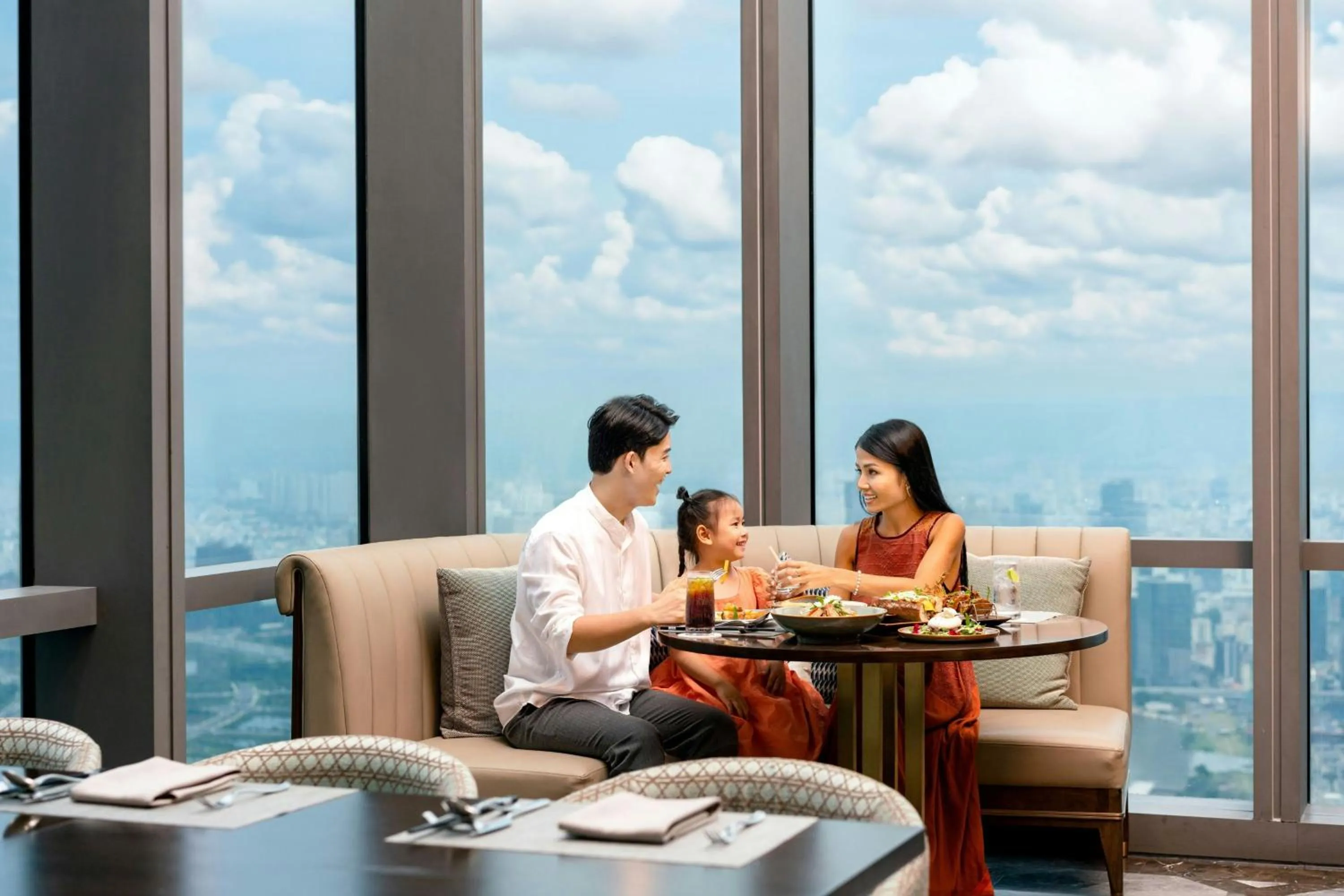Restaurant/places to eat in Vinpearl Landmark 81, Autograph Collection