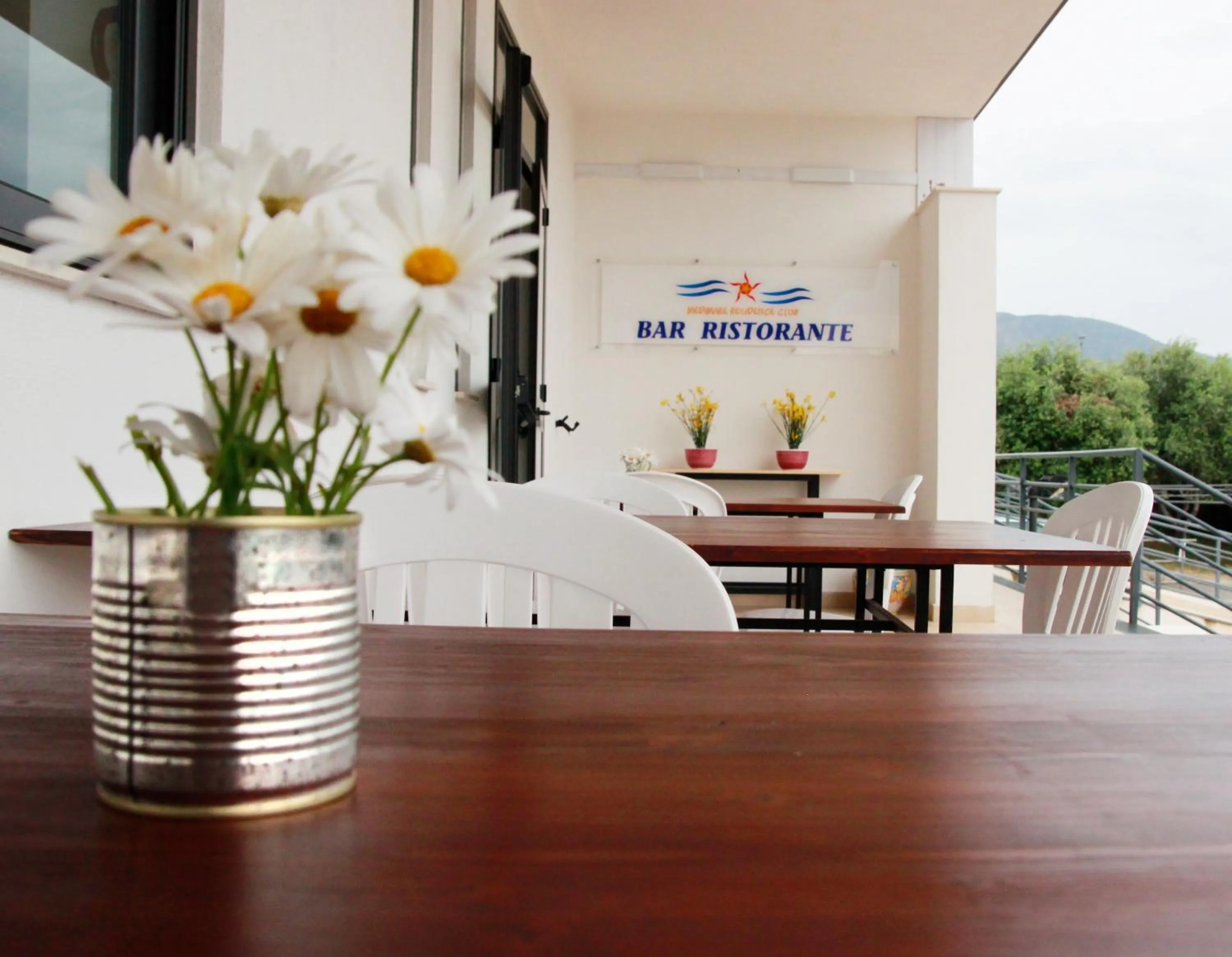 Restaurant/places to eat in Medimare Residence Club