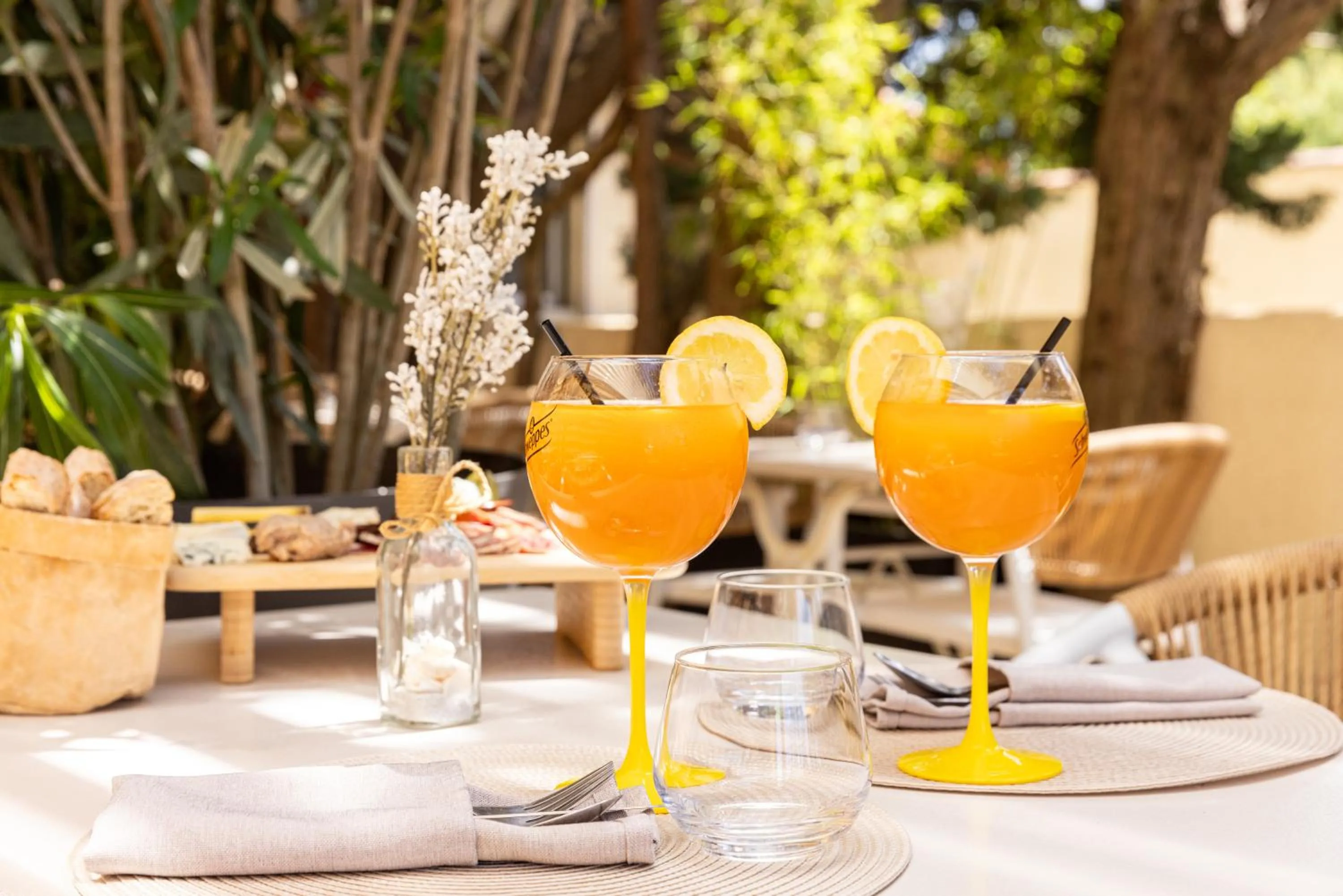 Restaurant/places to eat in Le Trèfle