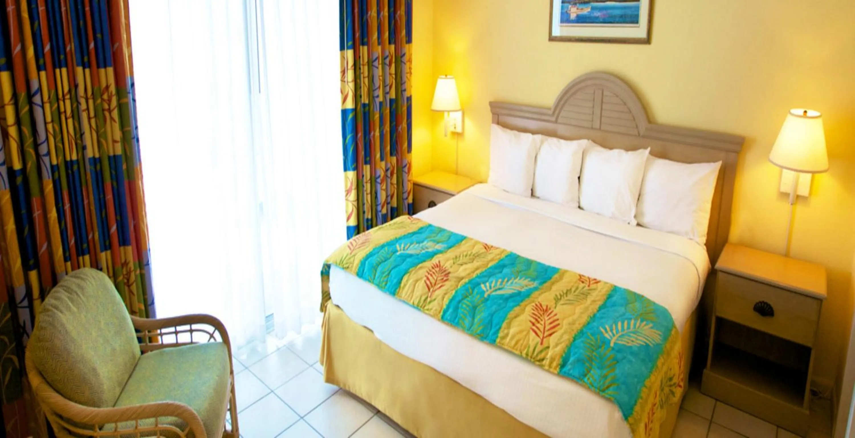 Bed in Bay View Suites Paradise Island