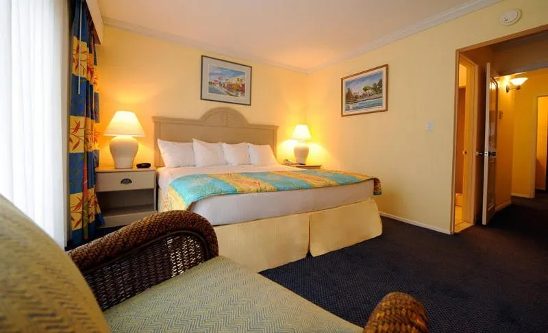 Bed in Bay View Suites Paradise Island