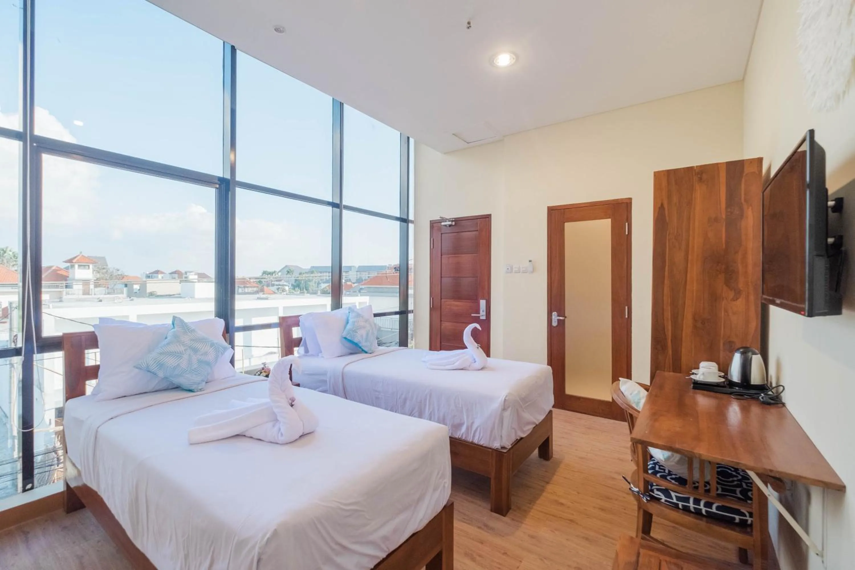 Shower, Bed in Caroline Guest House