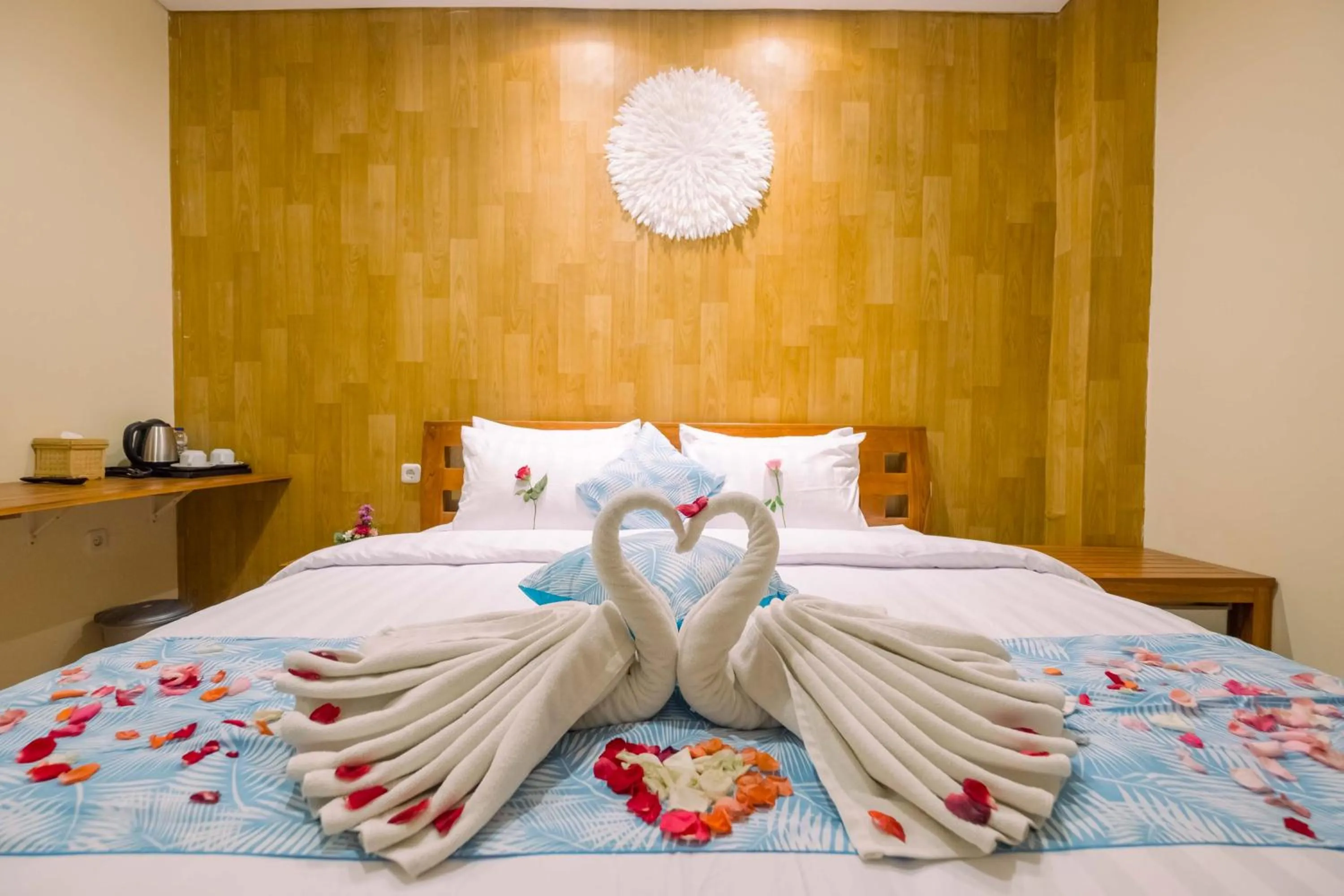 Shower, Bed in Caroline Guest House