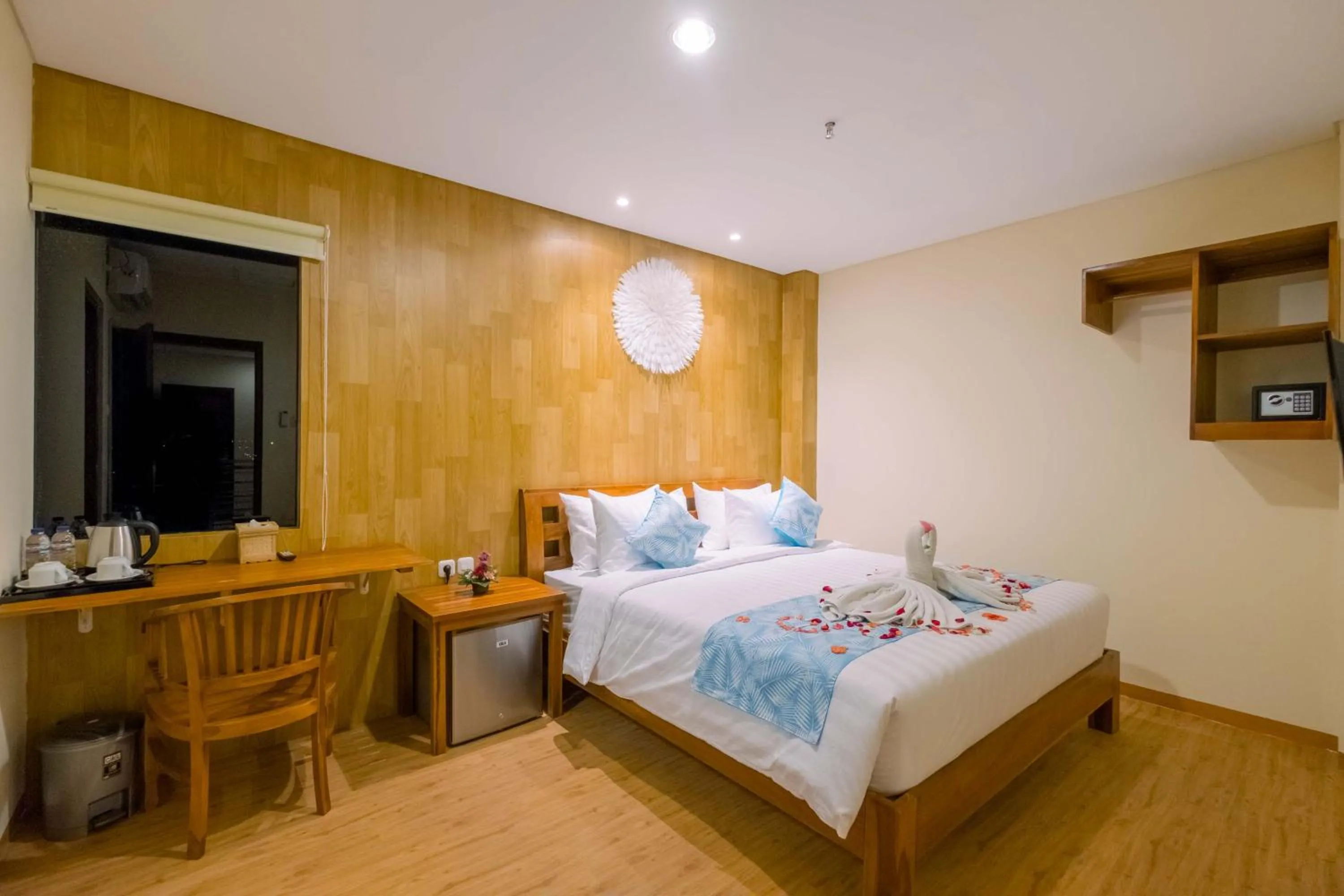 Shower, Bed in Caroline Guest House