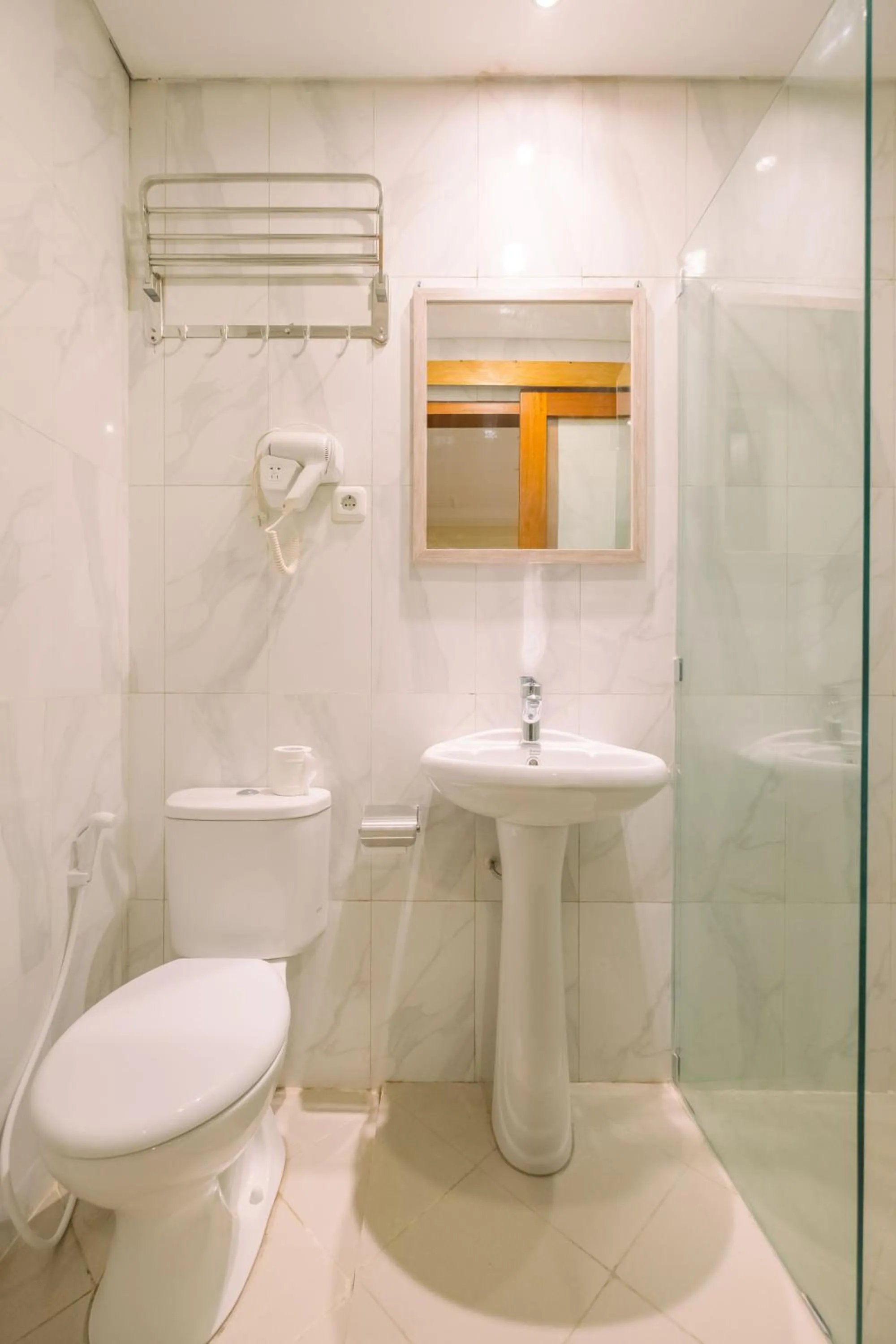 Shower in Caroline Guest House