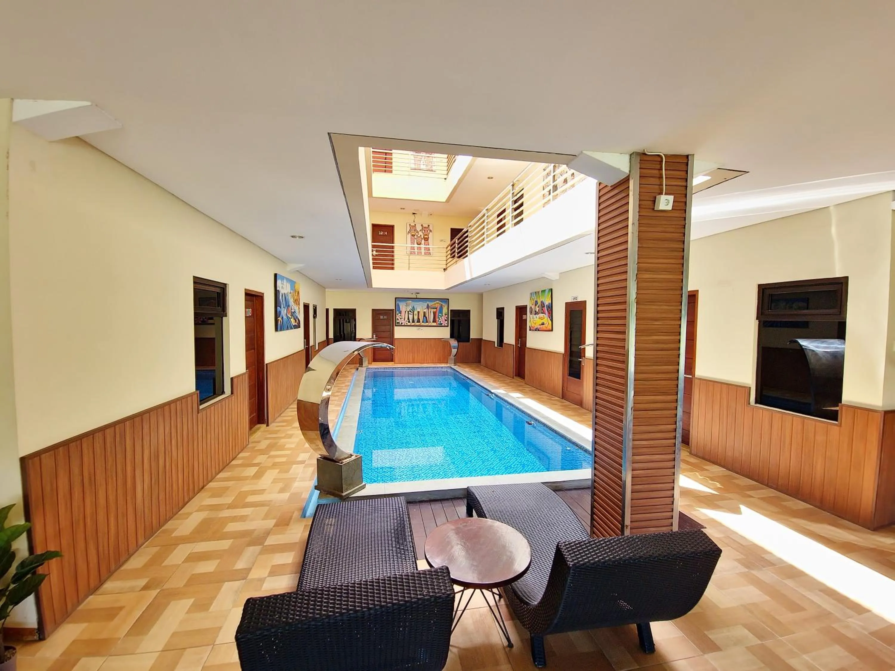 Swimming pool in Caroline Guest House