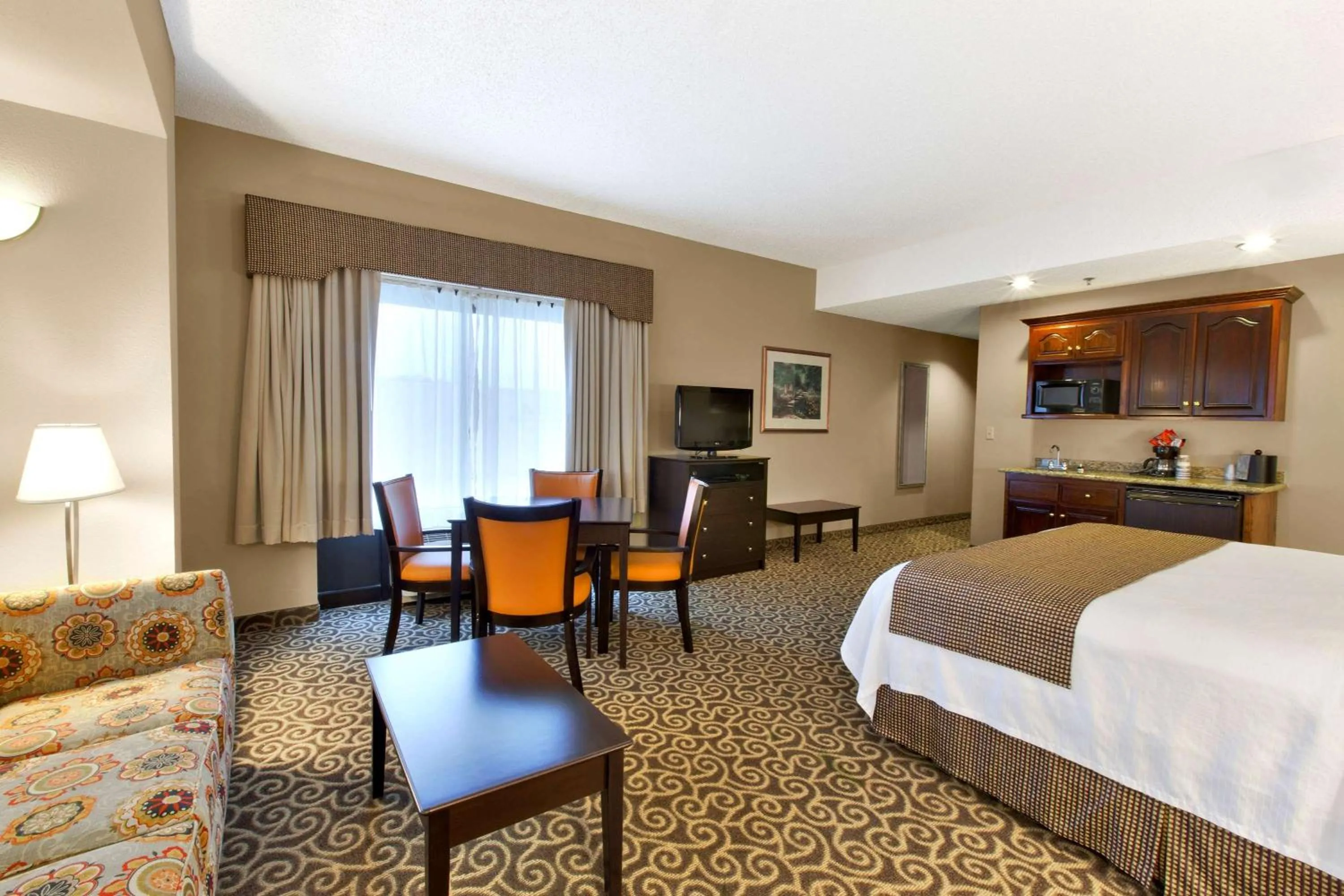 Photo of the whole room in Inn at Coushatta