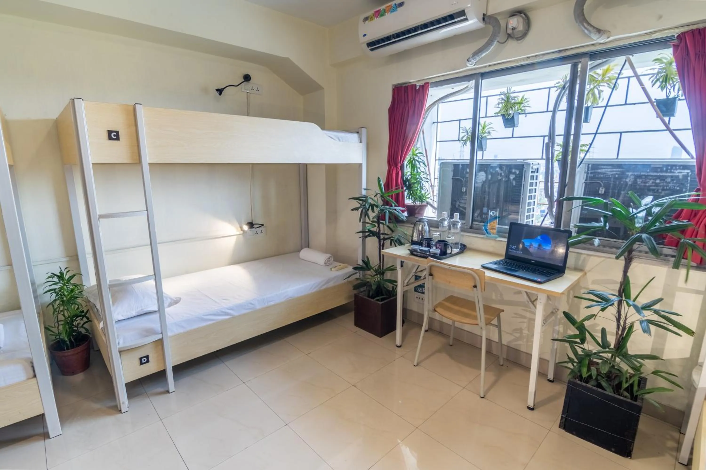 bunk bed, Bed in Offbeat CCU