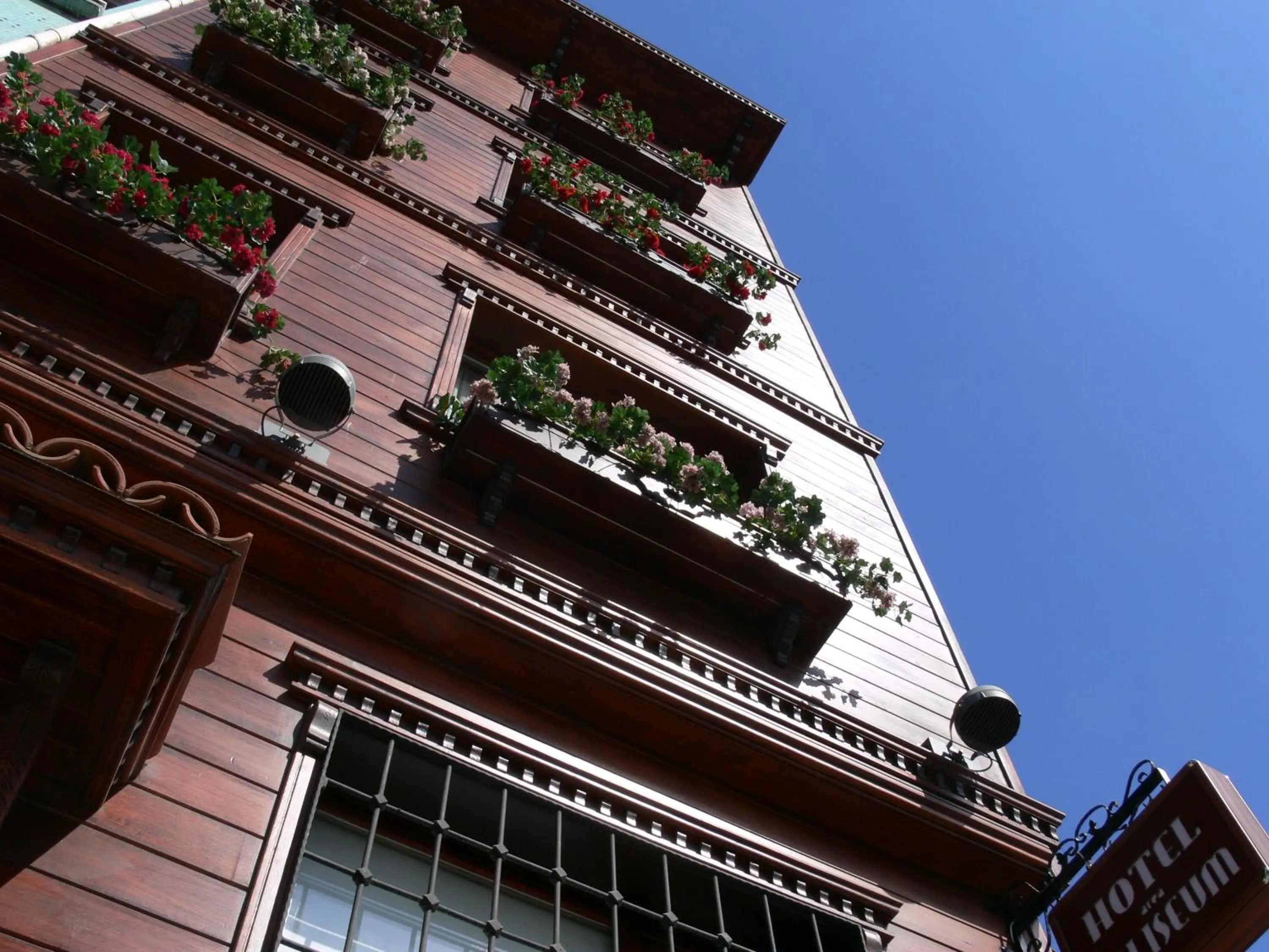 Facade/entrance in Hotel Coliseum